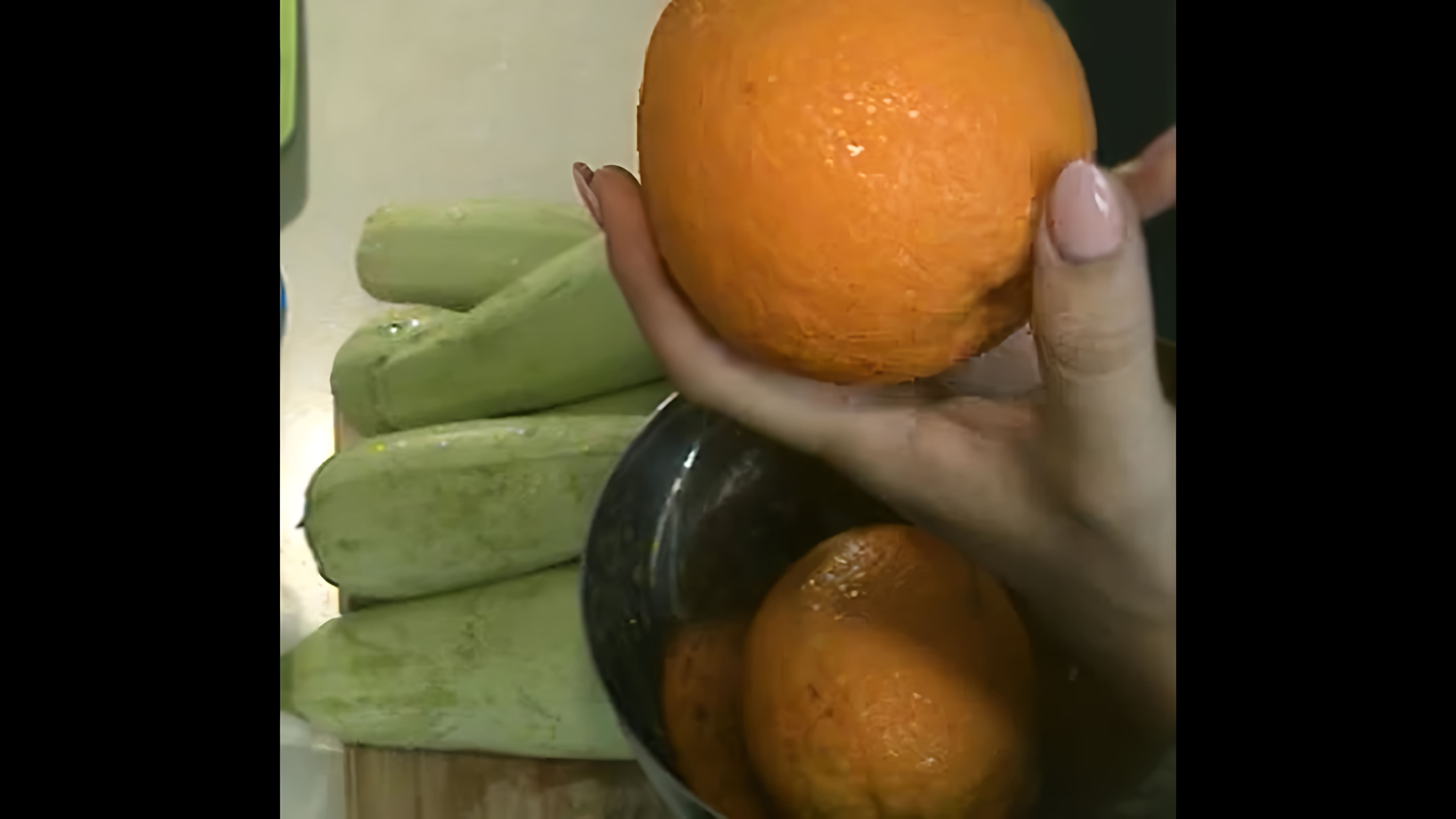 В этом видео Елена показывает, как приготовить варенье из кабачков с апельсином и лимоном в мультиварке