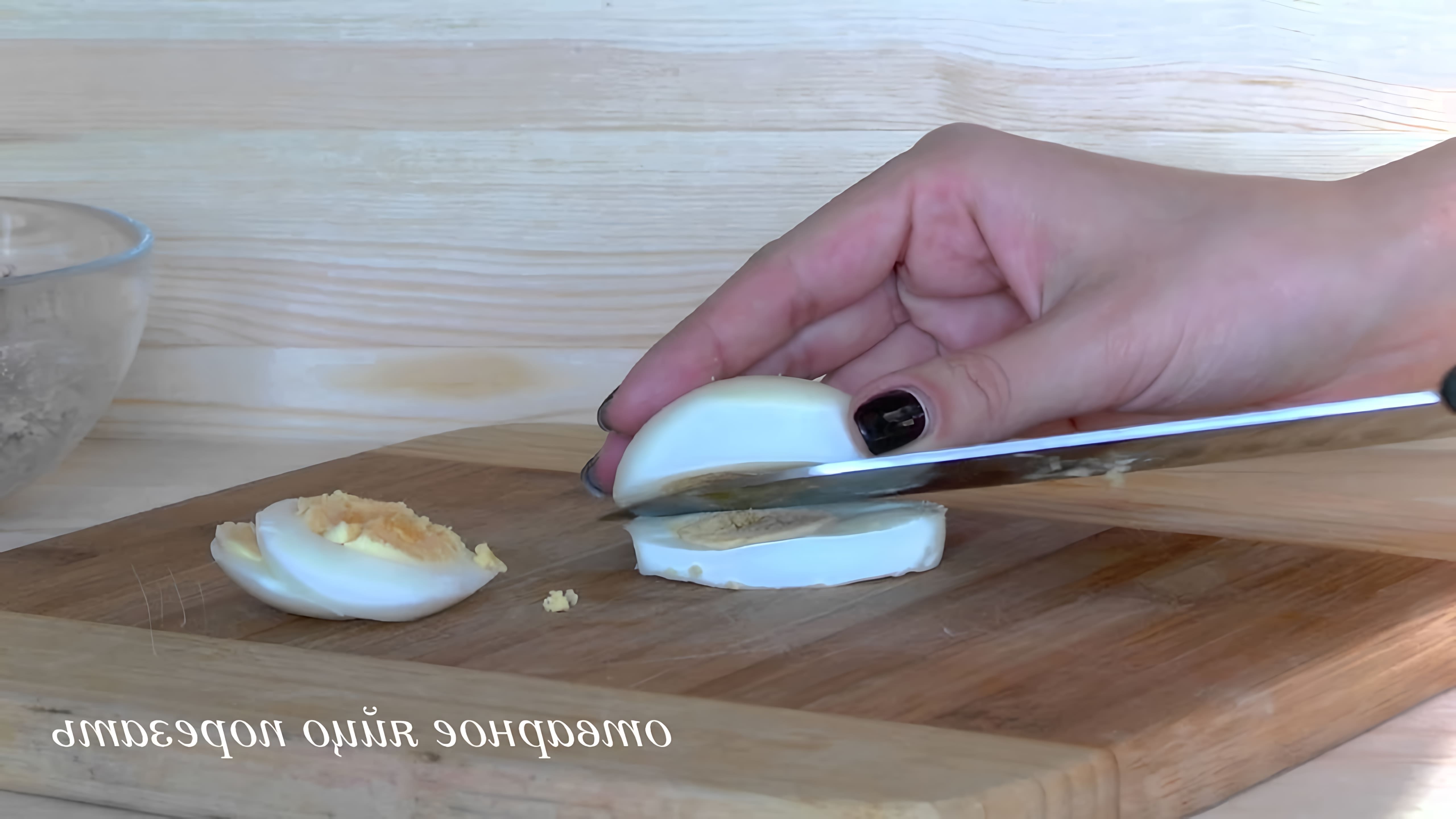 В этом видео-ролике будет показан рецепт приготовления сэндвича с тунцом