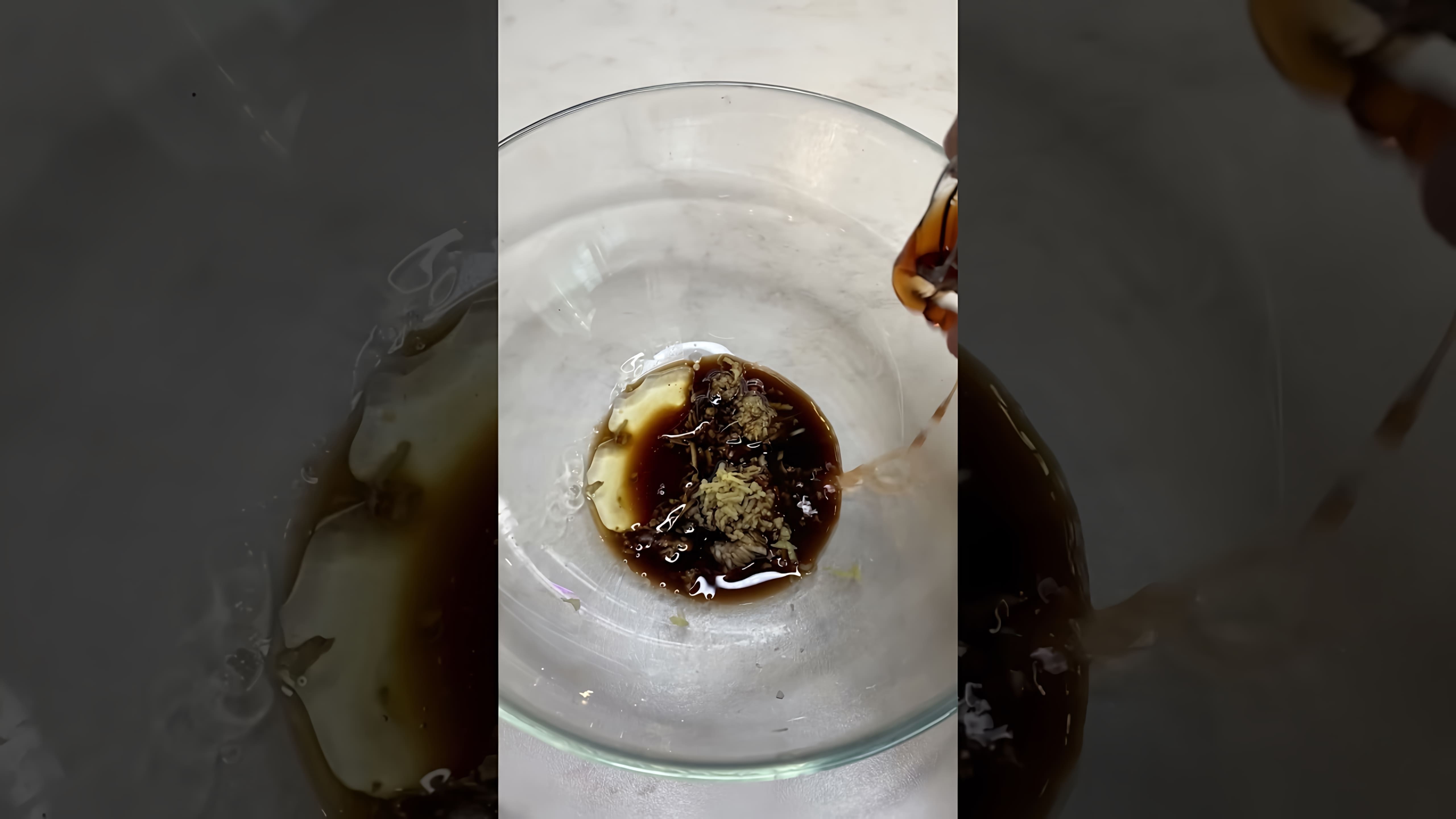 В этом видео демонстрируется простой рецепт приготовления стеклянной лапши, также известной как фунчоза