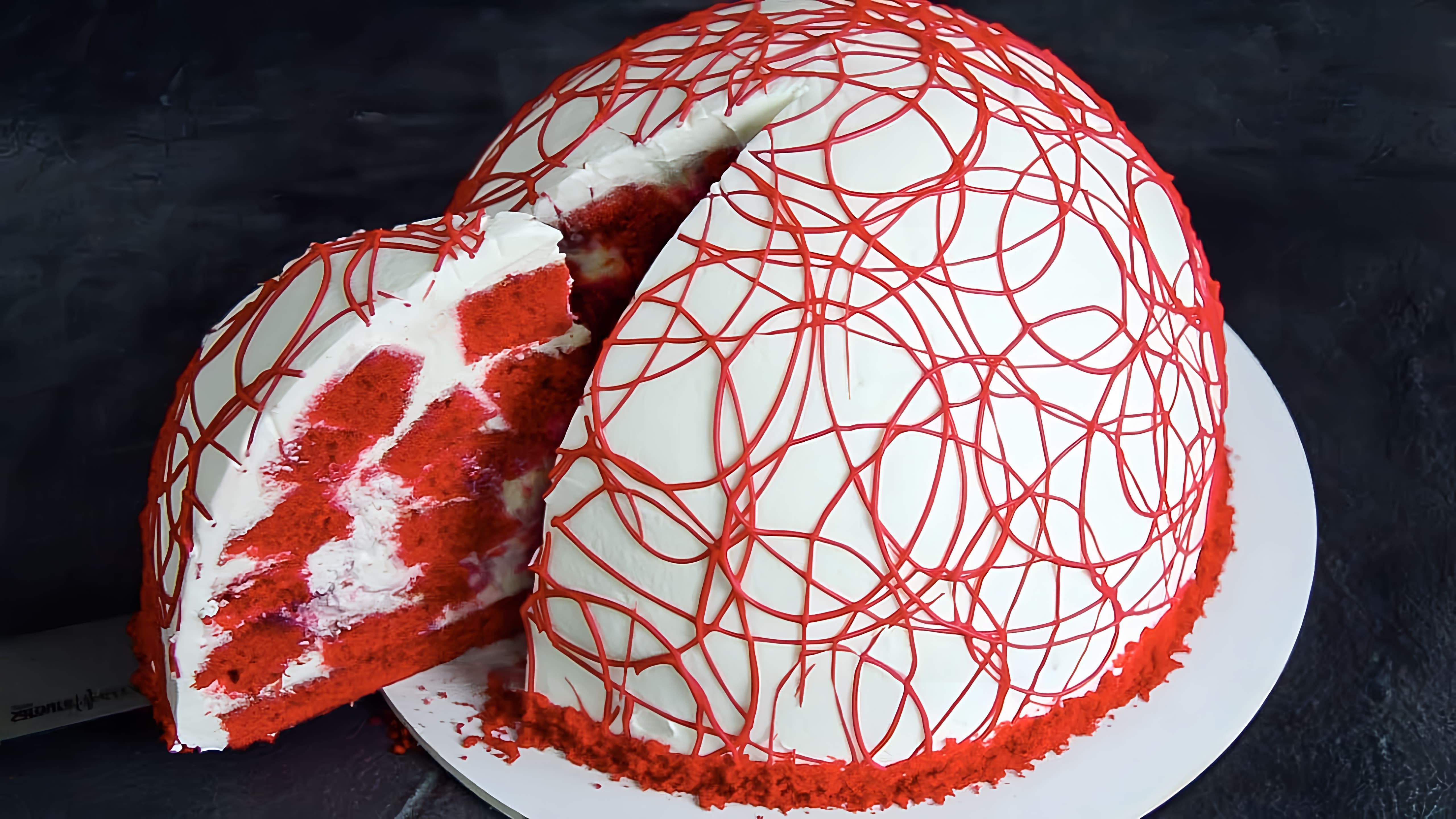 В этом видео демонстрируется процесс приготовления торта "Красный бархат" в форме торта "Панчо"