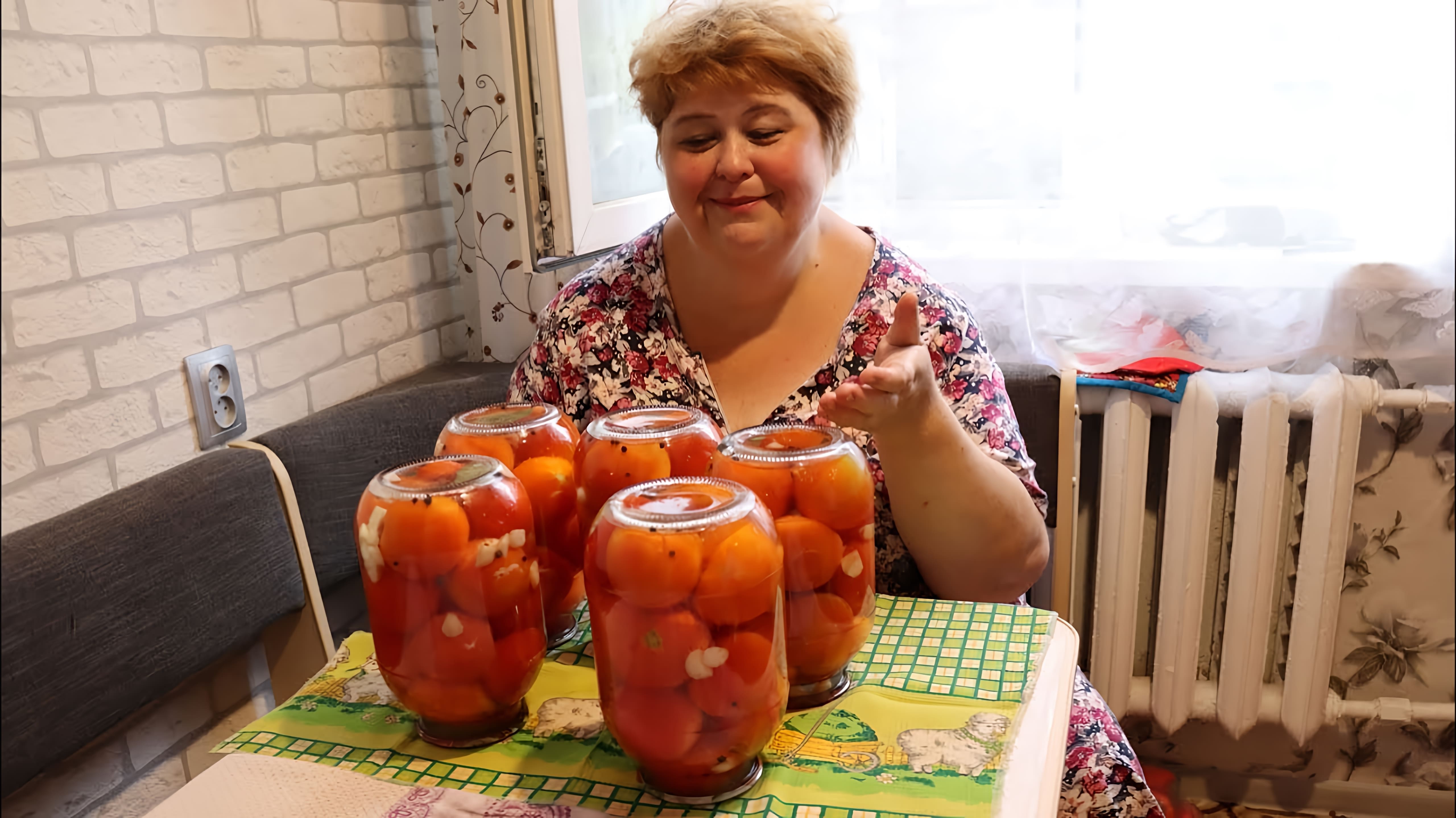 В этом видео Ольга показывает процесс приготовления вкусных помидоров с чесноком