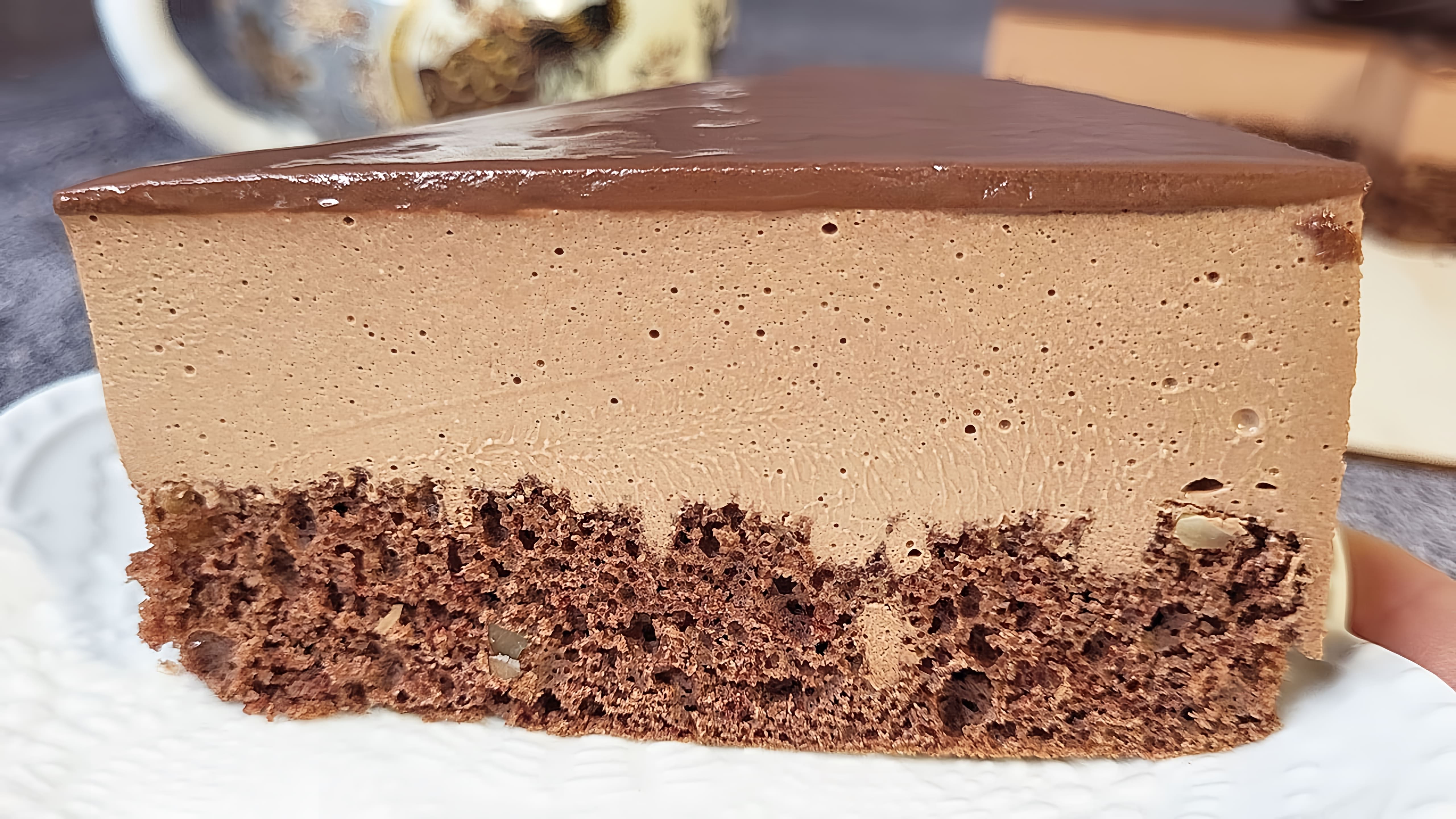 В этом видео демонстрируется рецепт шоколадного мусса, который можно использовать как самостоятельный десерт или в качестве прослойки для торта