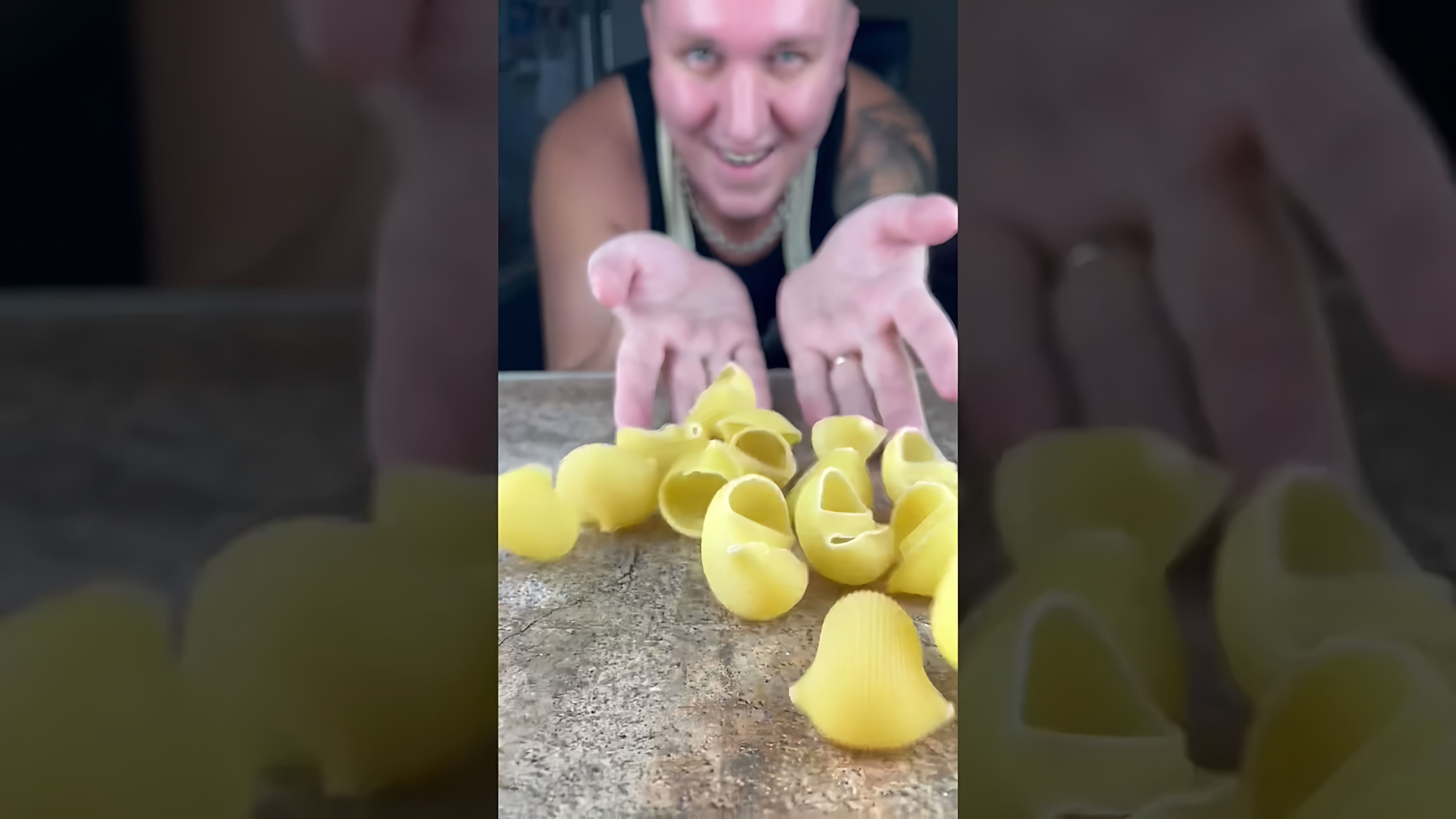 В этом видео-ролике вы увидите, как приготовить фаршированные ракушки