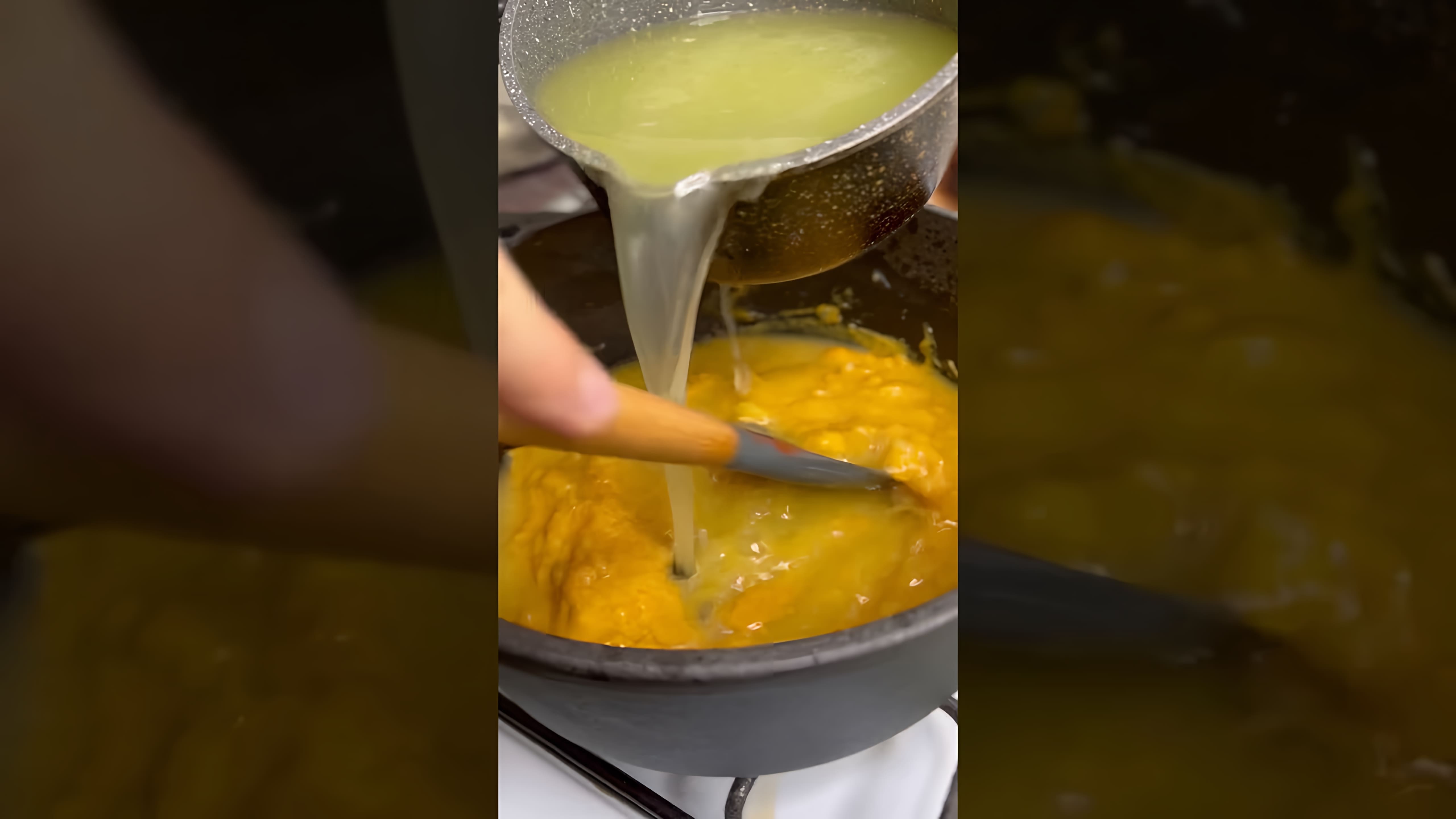 В данном видео демонстрируется процесс приготовления абазинского национального блюда - домашней жирной курицы