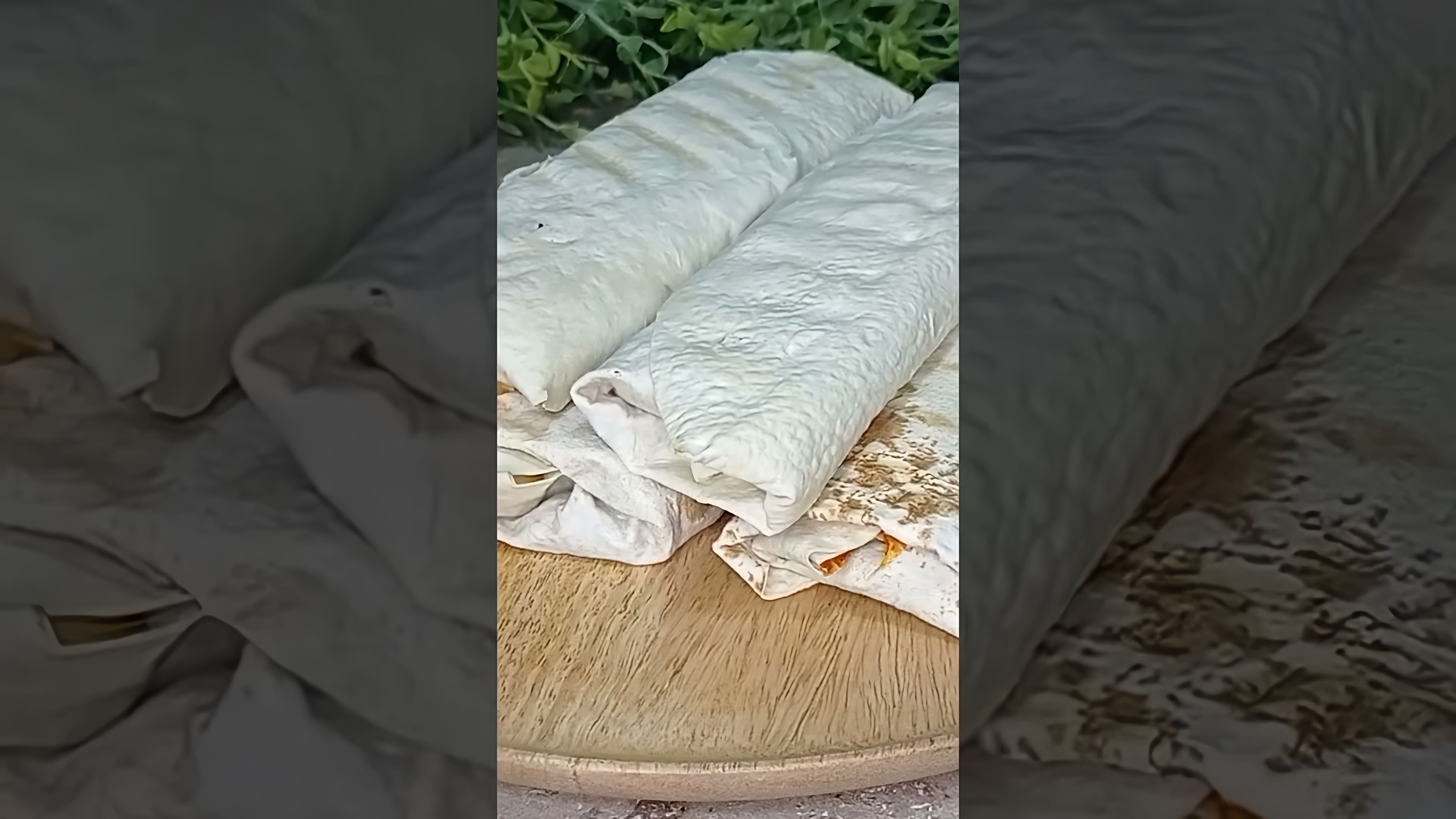 В этом видео-ролике вы увидите, как приготовить домашнюю шаурму с секретным соусом