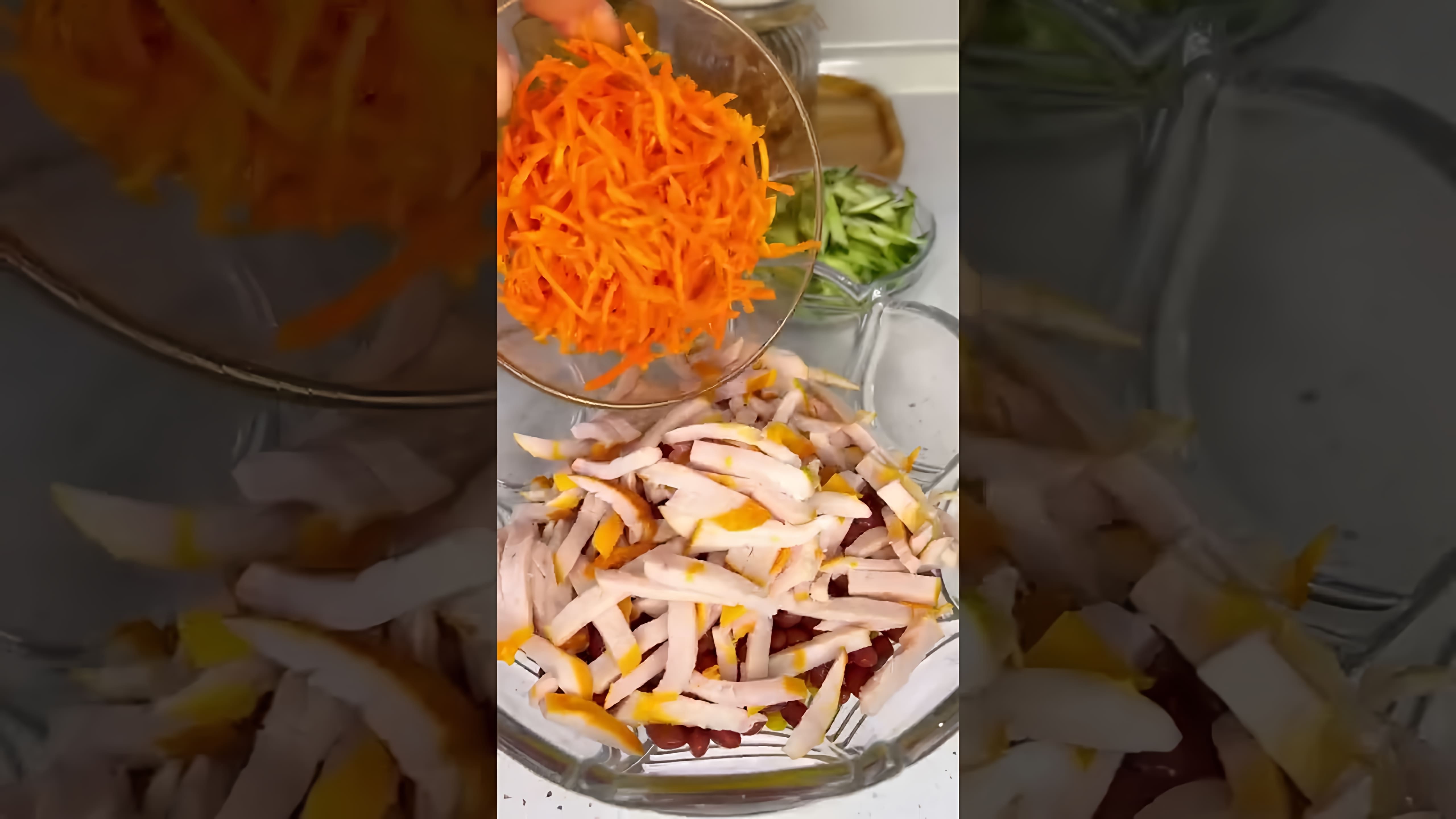 Салат с копчёной курицей - это вкусное и простое блюдо, которое можно приготовить быстро и вкусно