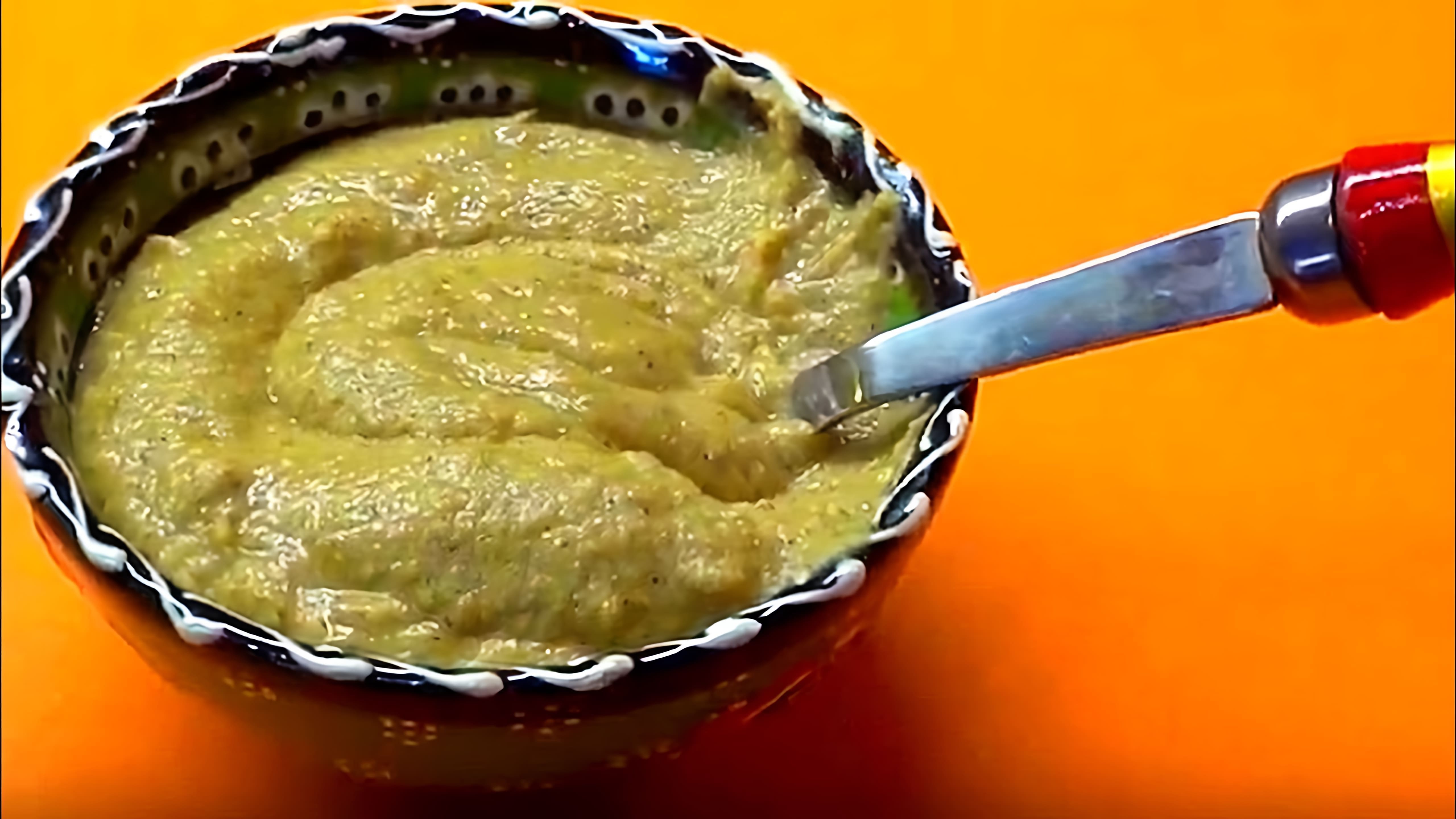 В этом видео Ирина Вала Вид готовит домашнюю горчицу на рассоле