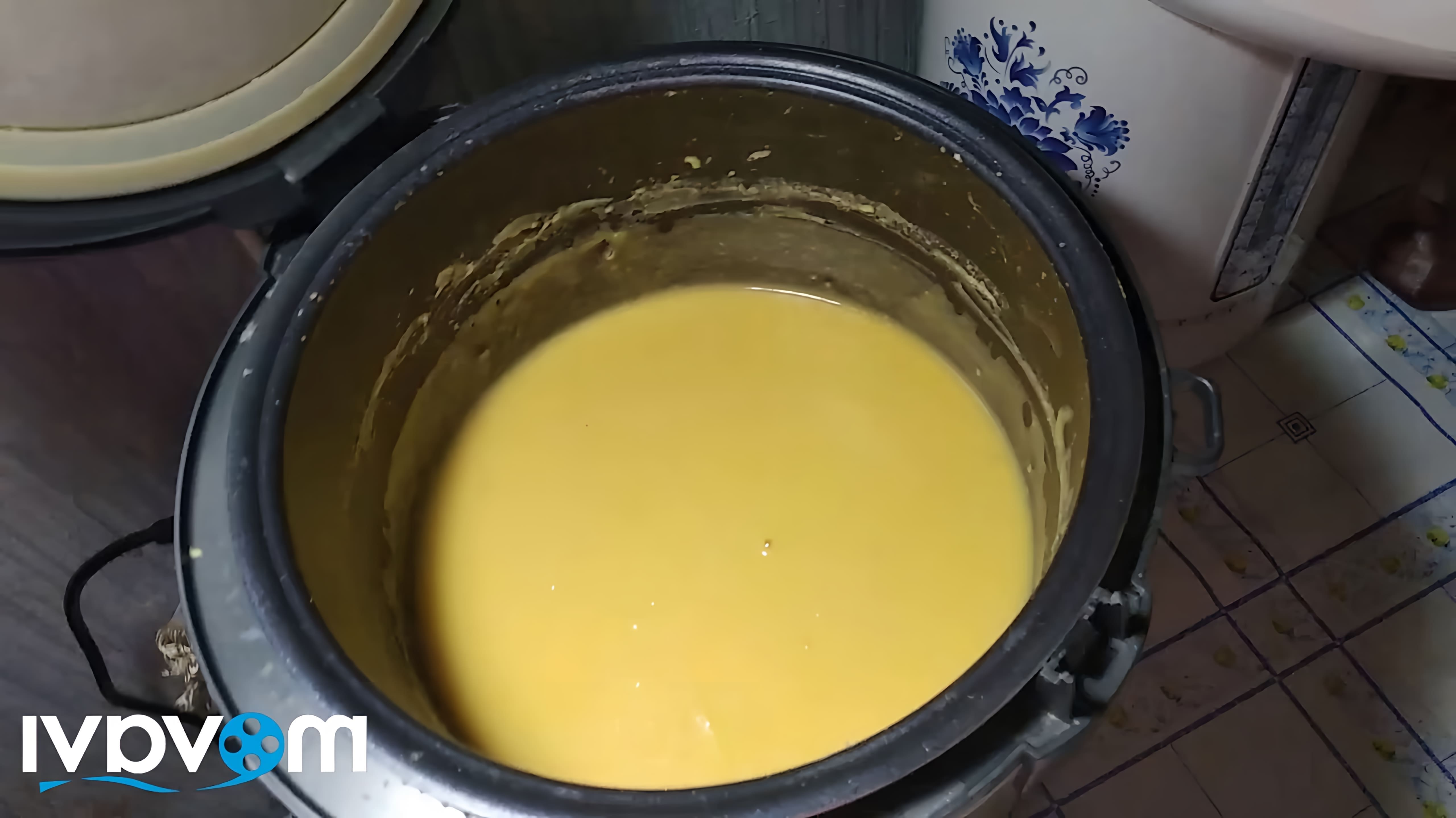 В этом видео демонстрируется процесс приготовления горохового пюре в мультиварке Redmond