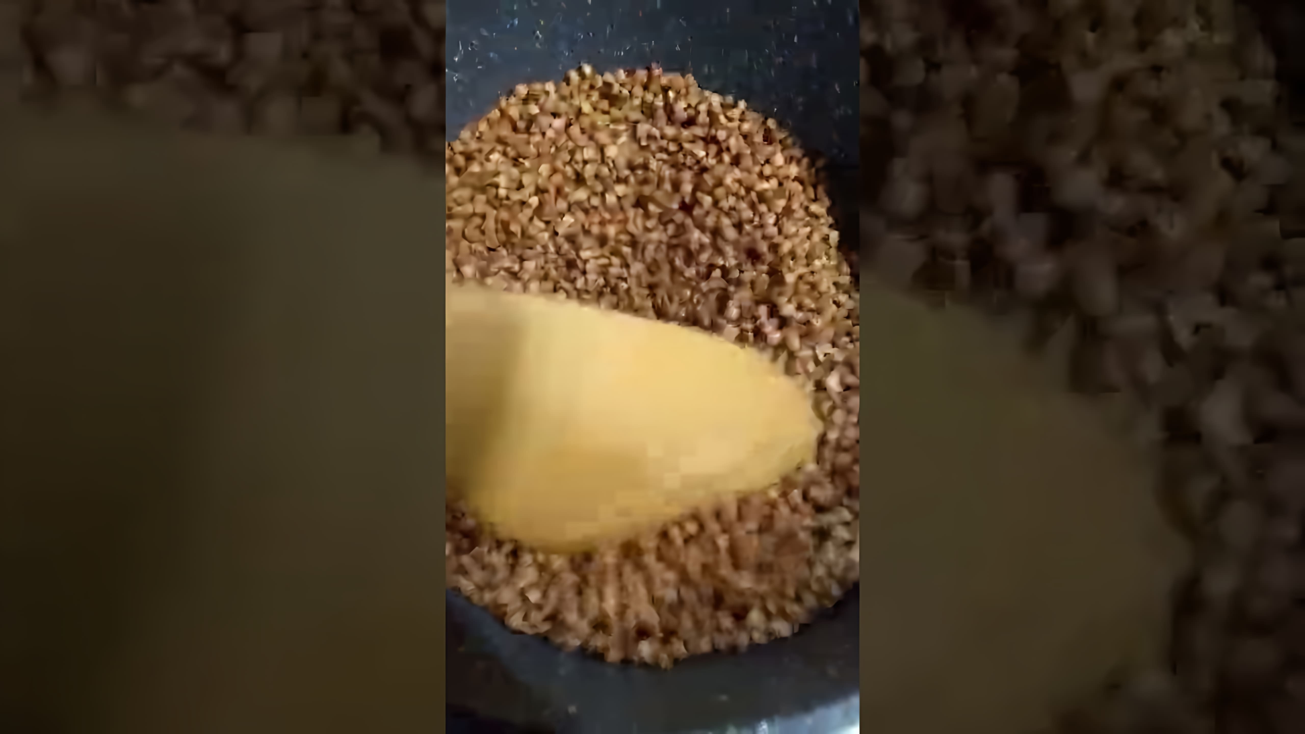 В этом видео-ролике вы увидите, как приготовить гречку без варки, используя только воду и микроволновку