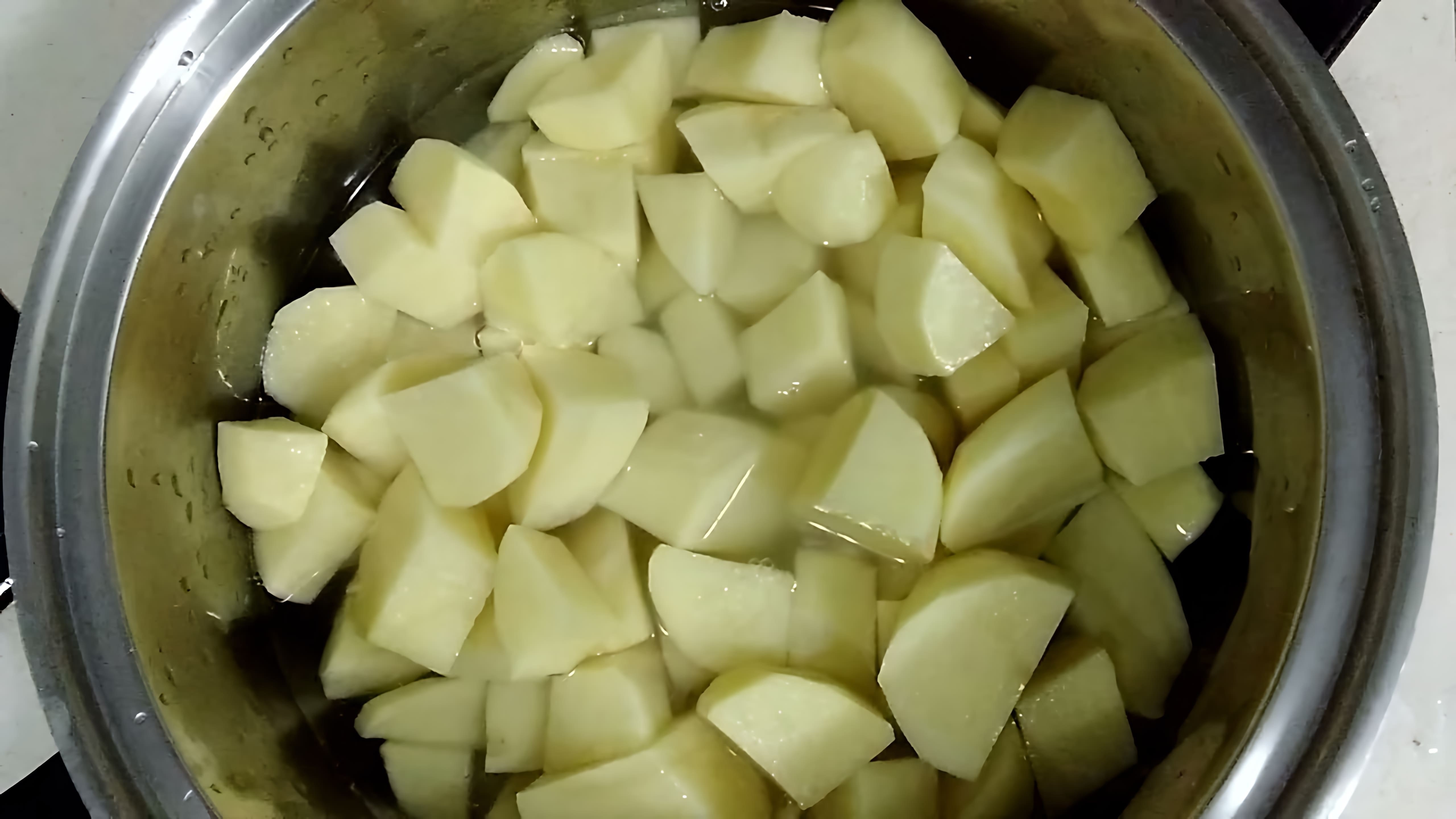 В этом видео-ролике мы покажем, как приготовить самое обычное пюре без молока