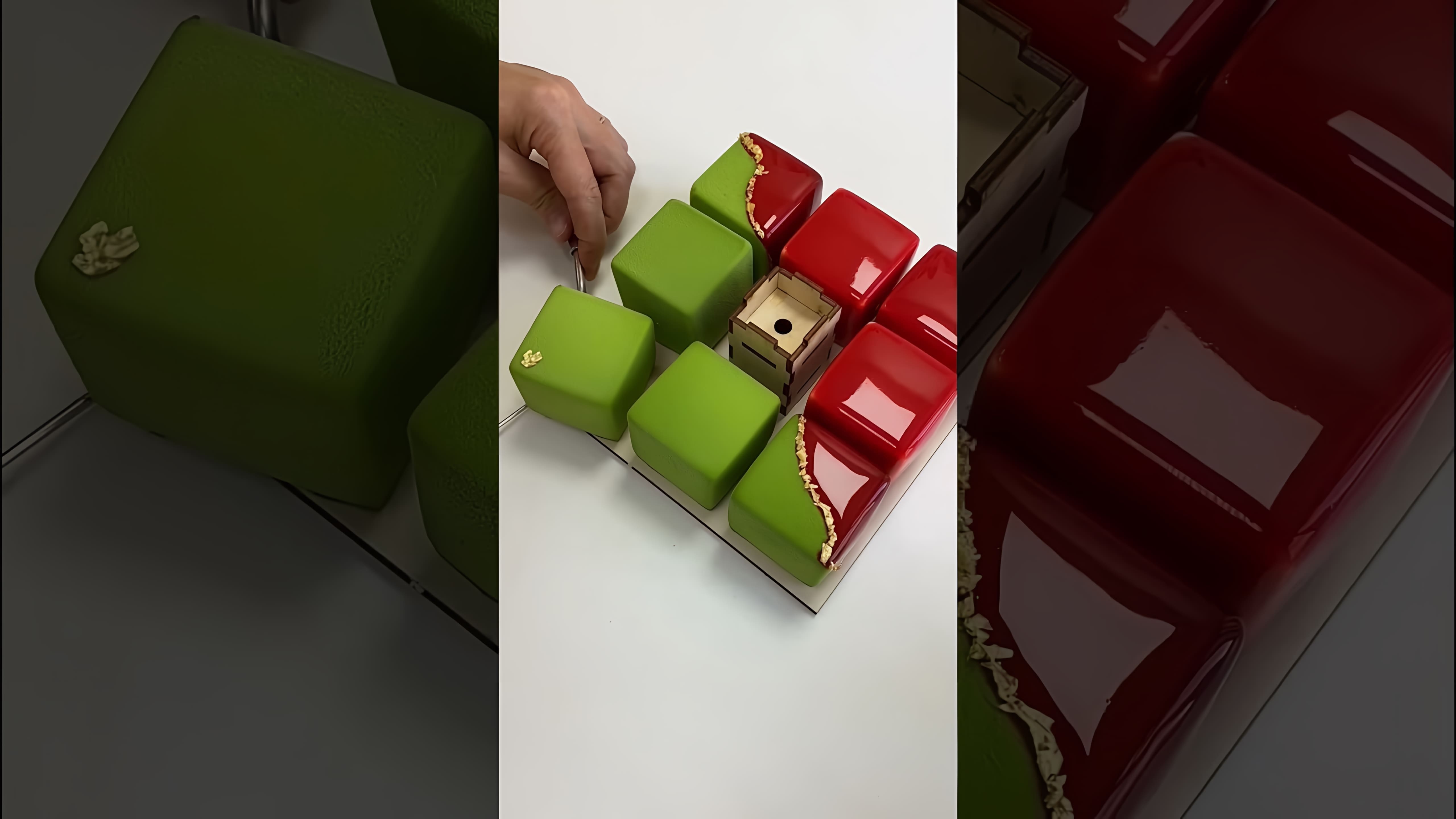 В этом видео демонстрируется процесс создания подставки для кубик-рубика, а также приготовление муссового торта с зеркальной глазурью