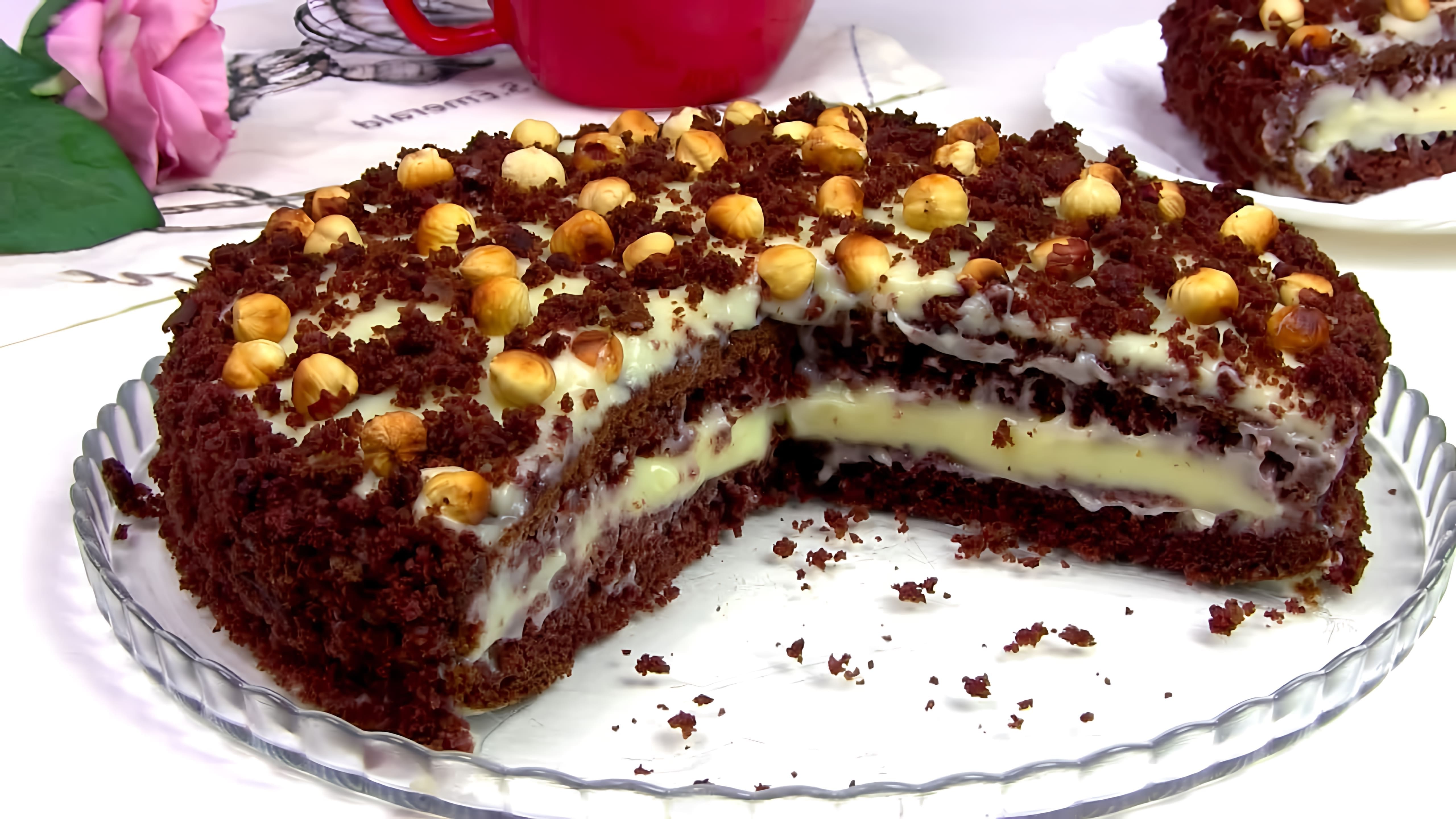 В этом видео демонстрируется процесс приготовления простого и быстрого торта "Фантазия"