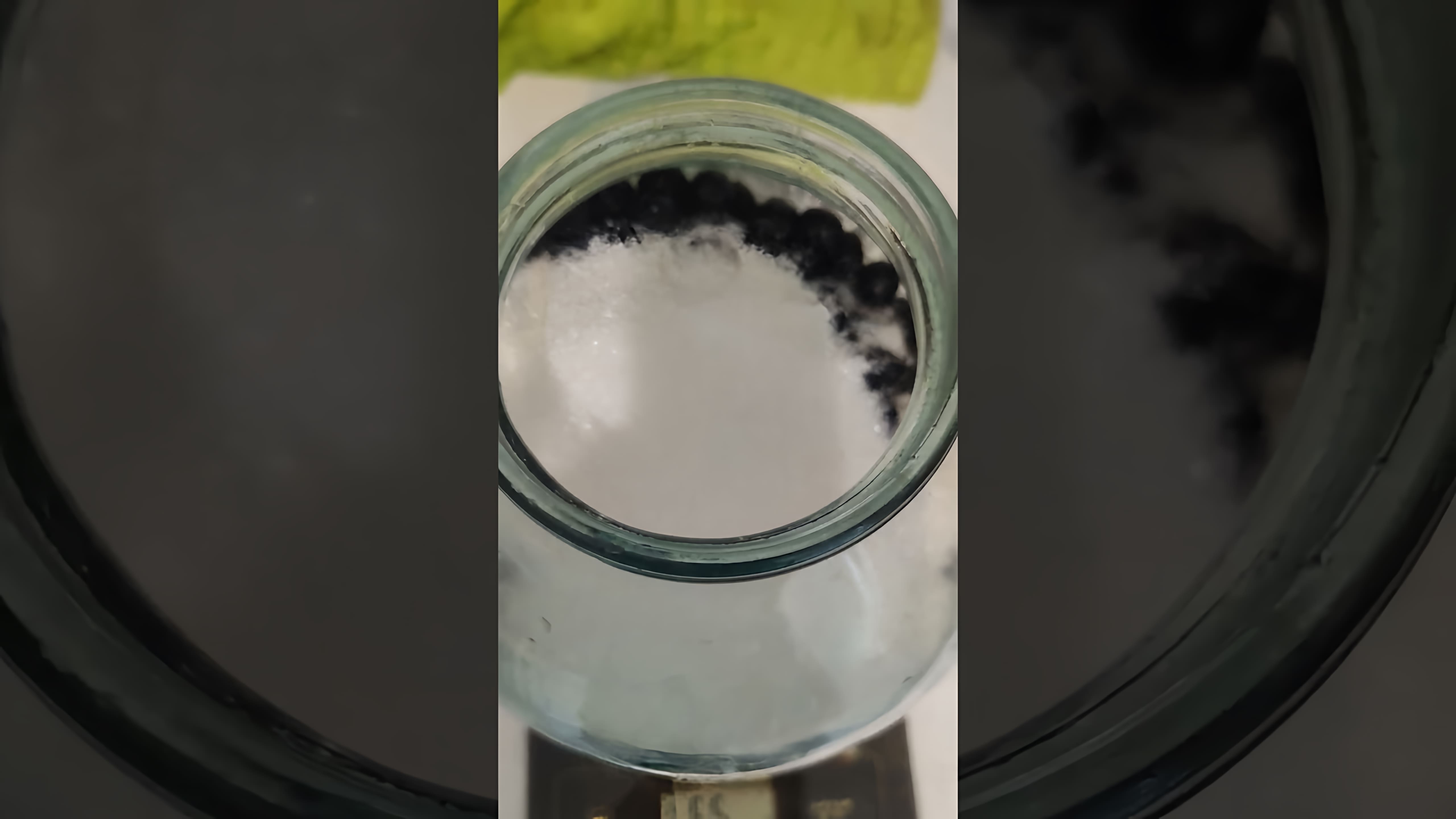 В этом видео-ролике рассказывается о том, как приготовить настойку из черноплодной рябины