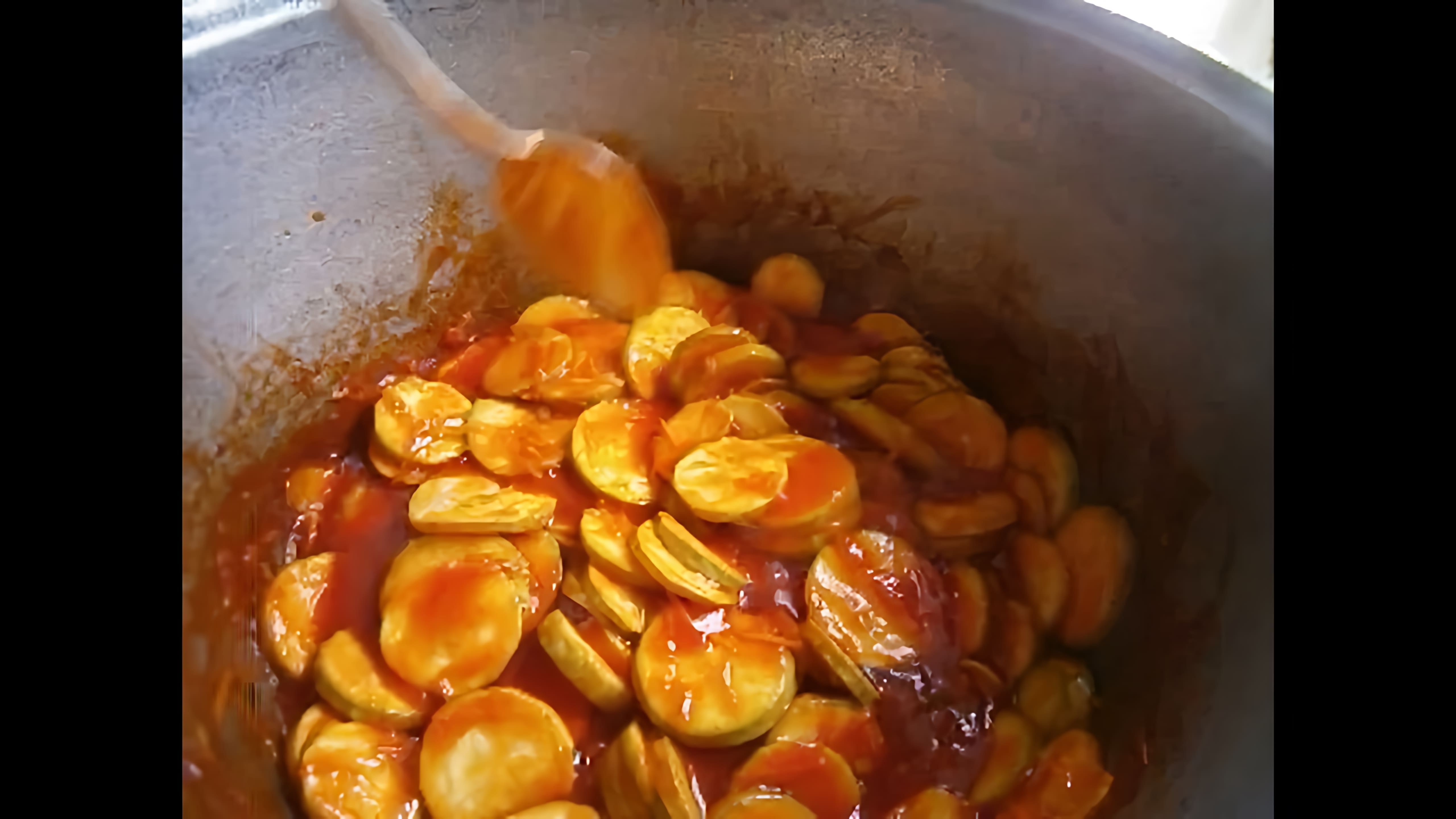 В этом видео Юлия Стороженко показывает, как приготовить вкусные кабачки на зиму с кетчупом "Чили" и соусом "Краснодарский"