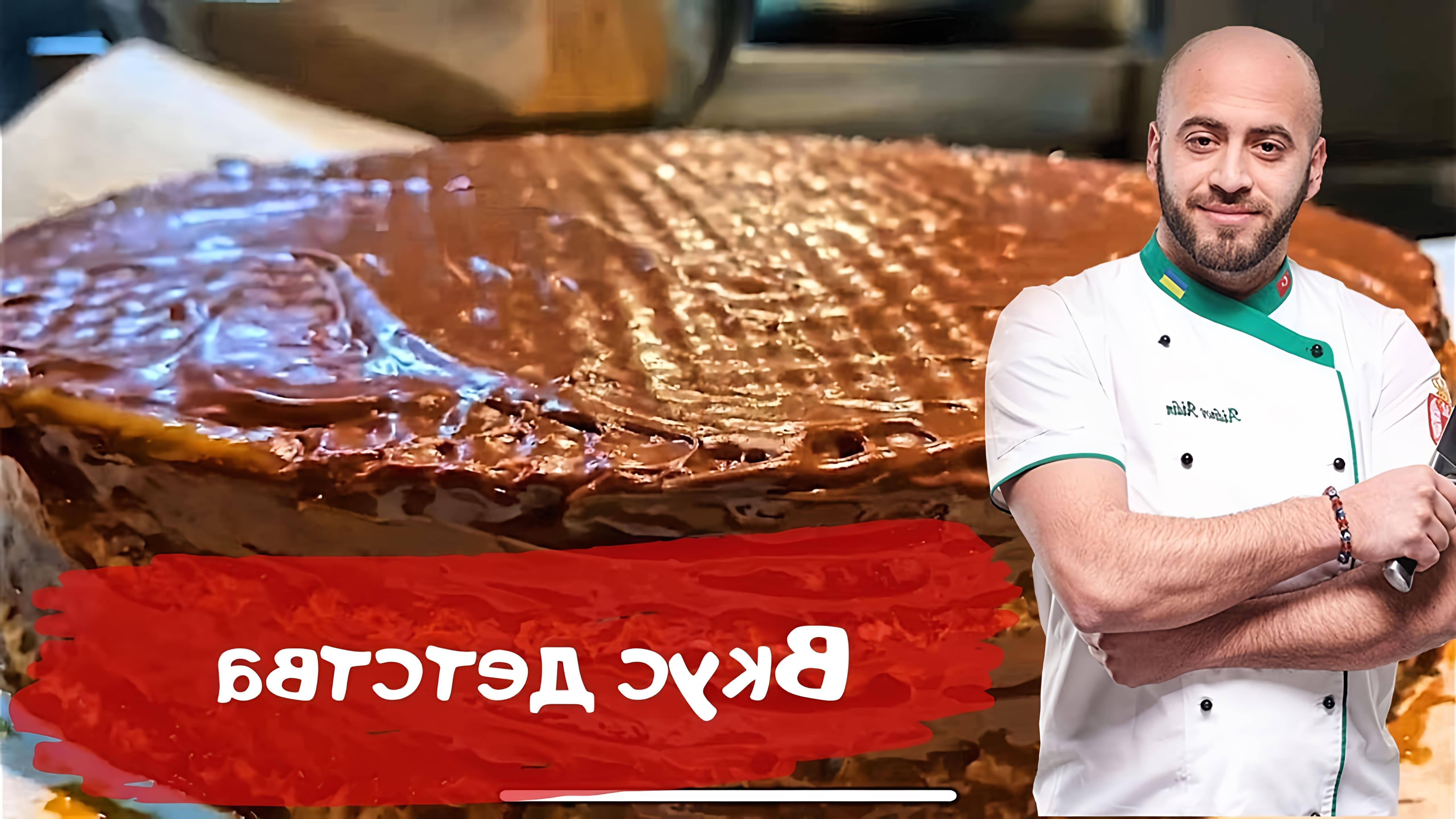 В этом видео Шеф-повар демонстрирует приготовление уникального вафельного торта по своему рецепту
