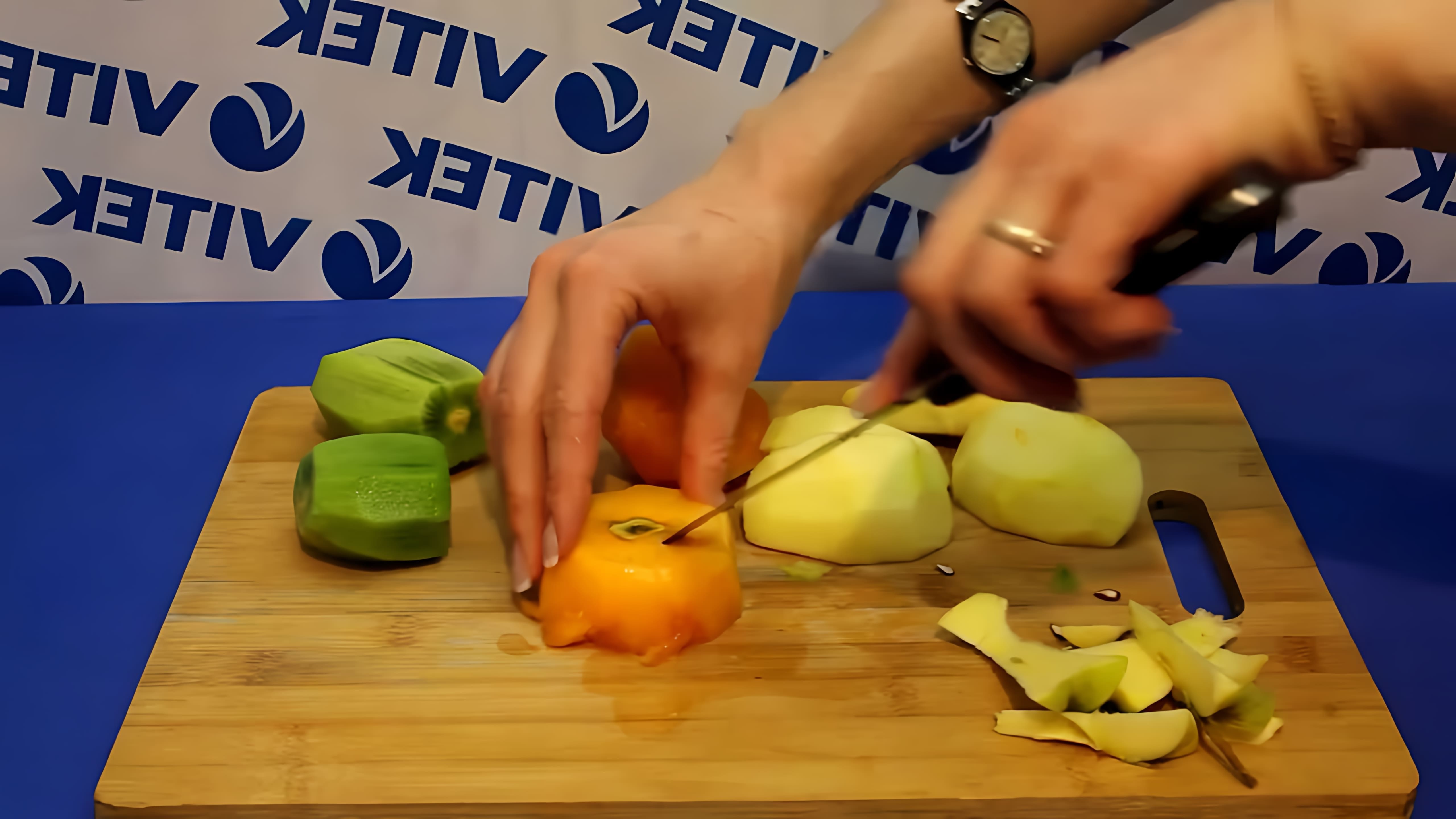 В этом видео демонстрируется рецепт приготовления фруктового салата с взбитыми сливками в блендере VITEK VT-3401 BK