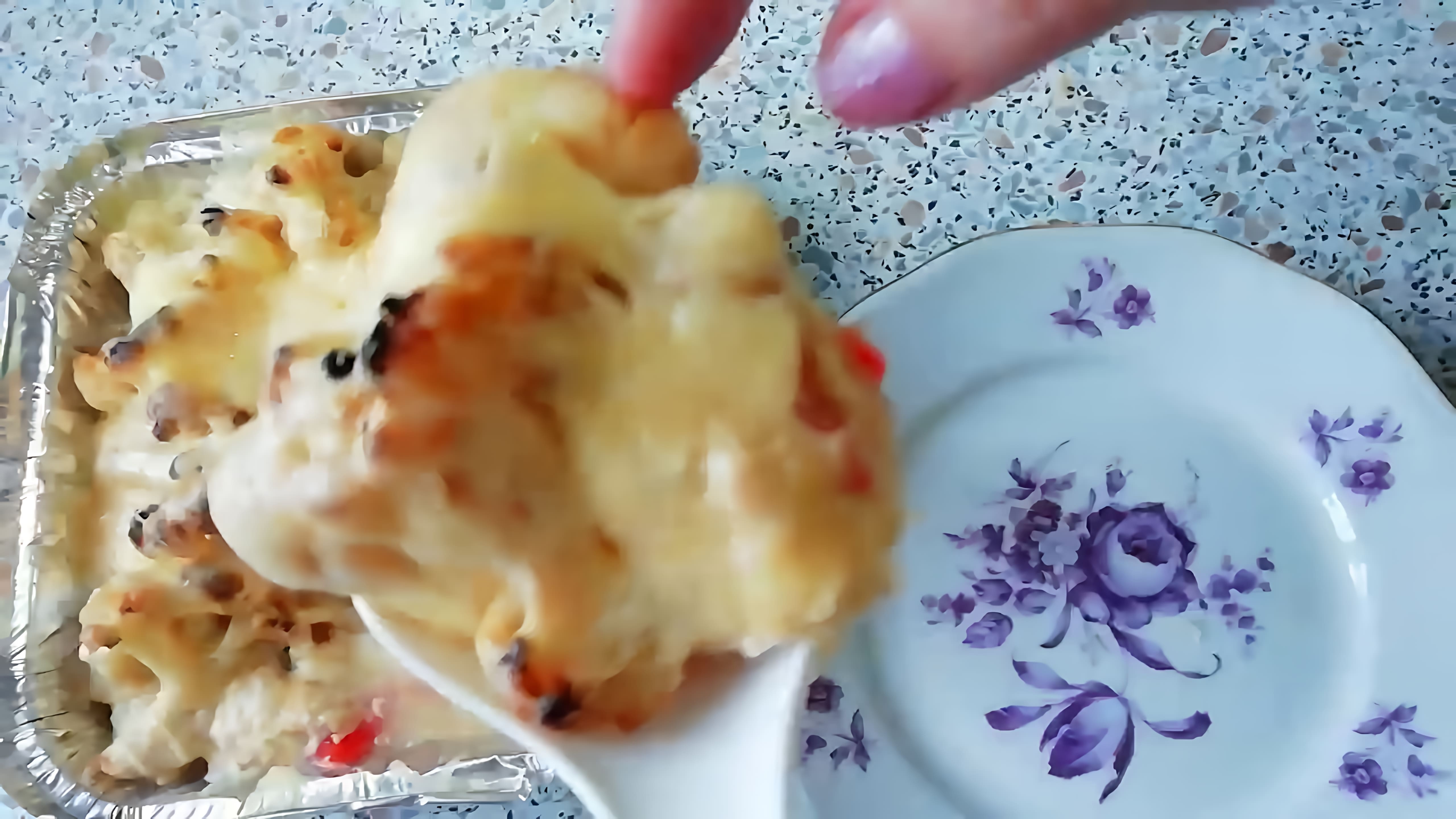 В этом видео демонстрируется процесс приготовления блюда из палтуса с овощами и сыром в духовке