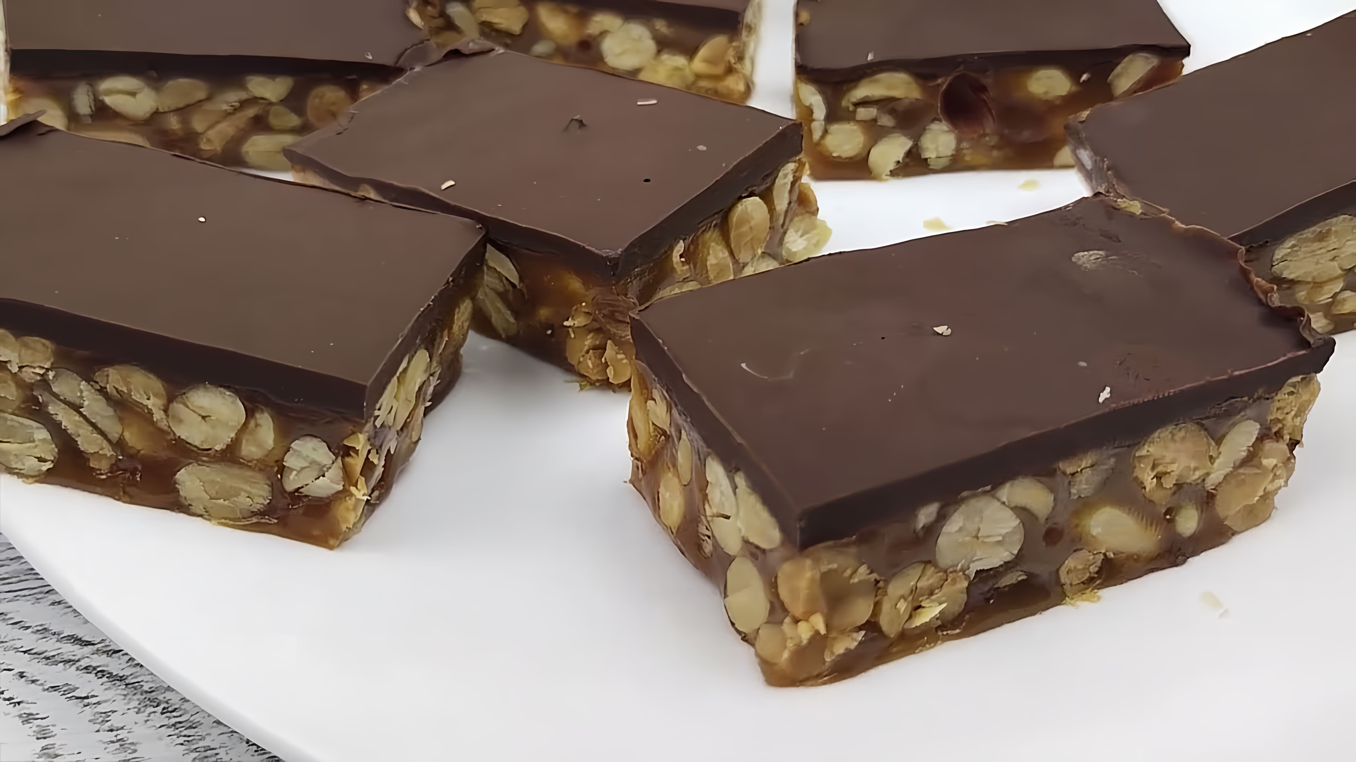 В этом видео представлен простой и недорогой рецепт домашних конфет, которые по вкусу не уступают оригинальным