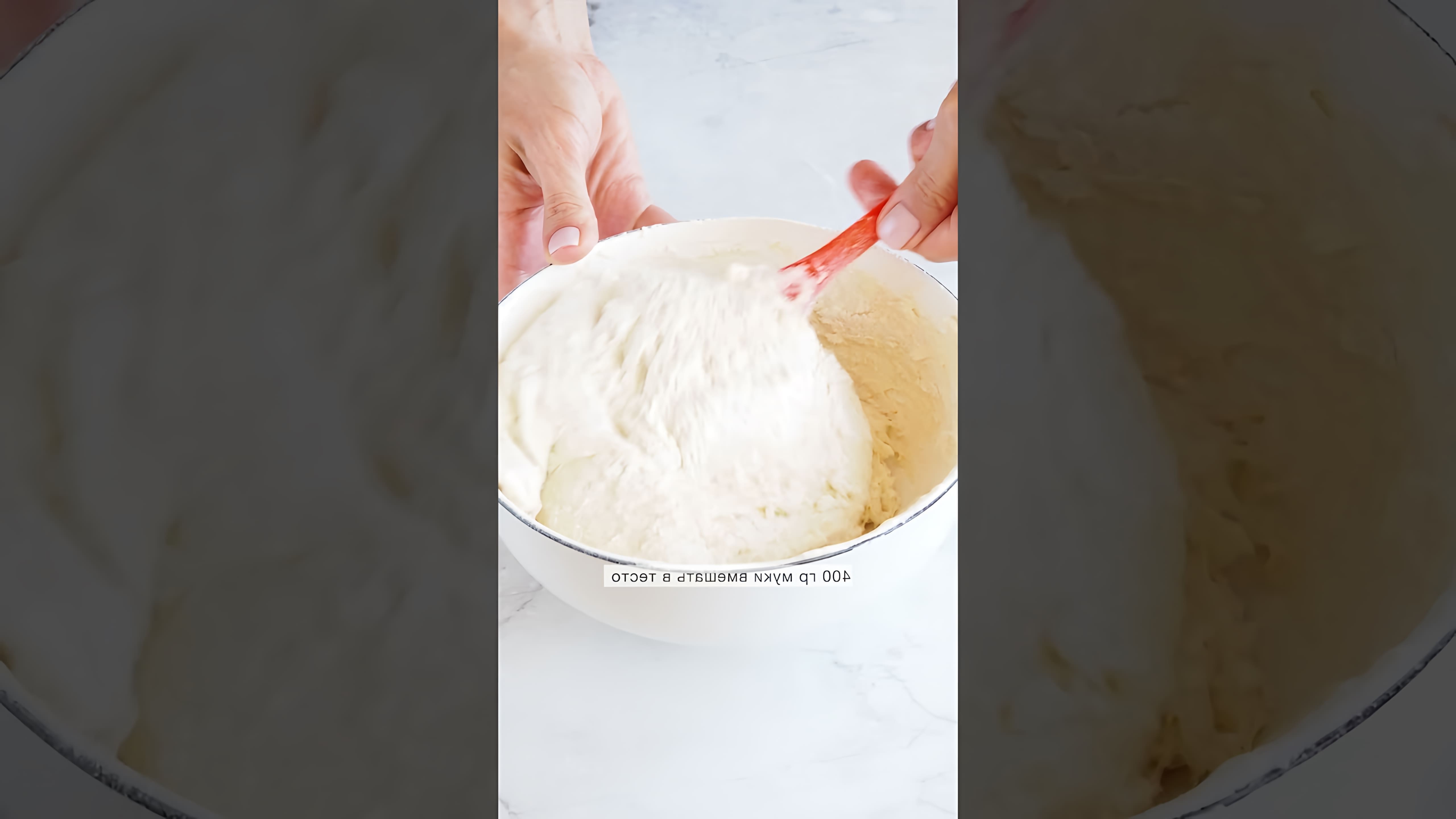 В этом видео-ролике вы увидите, как приготовить пышные оладьи на кефире