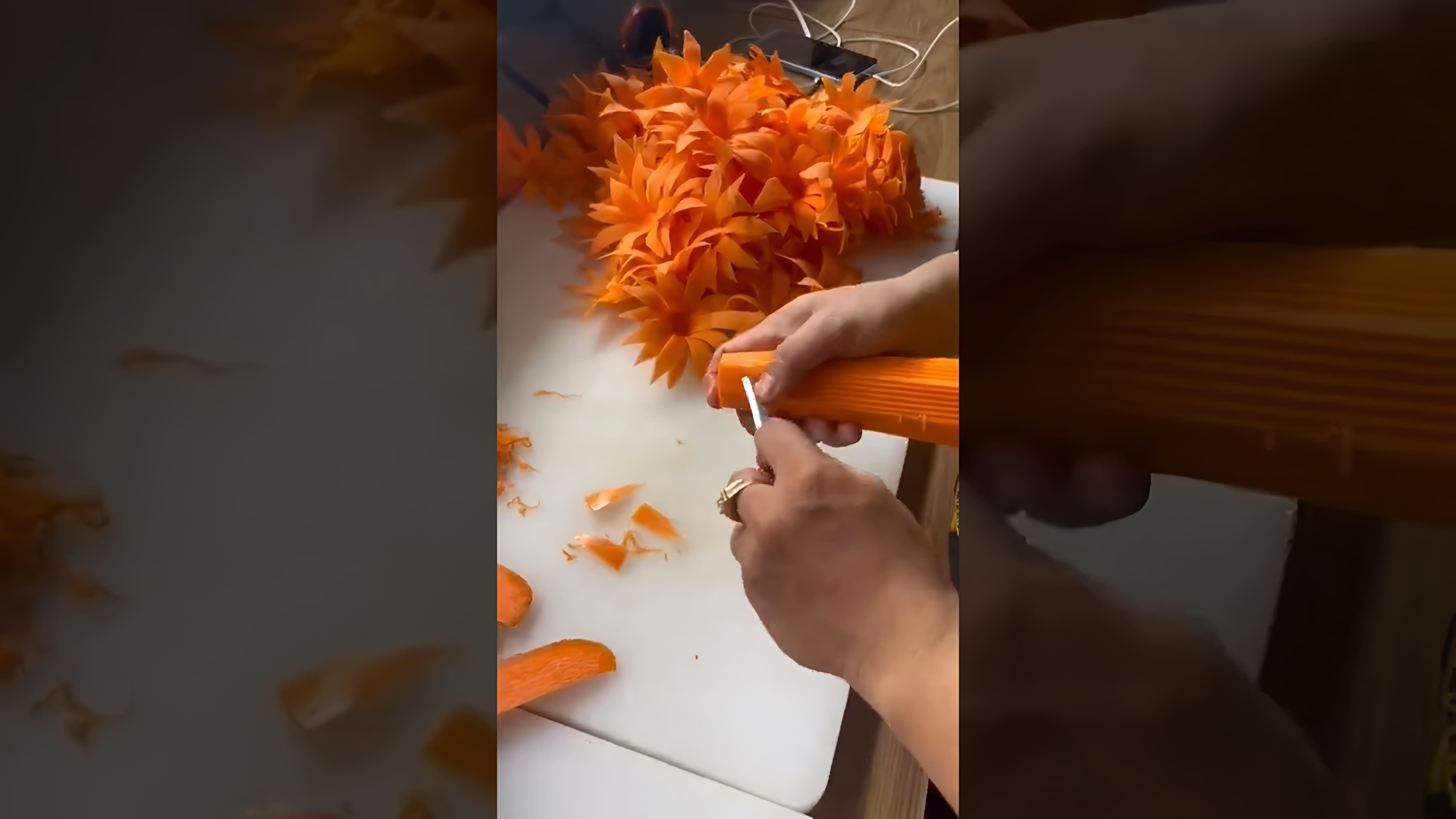 В этом видео-ролике мы покажем, как украсить блюда к праздничному столу с помощью карвинга - искусства вырезания из овощей и фруктов
