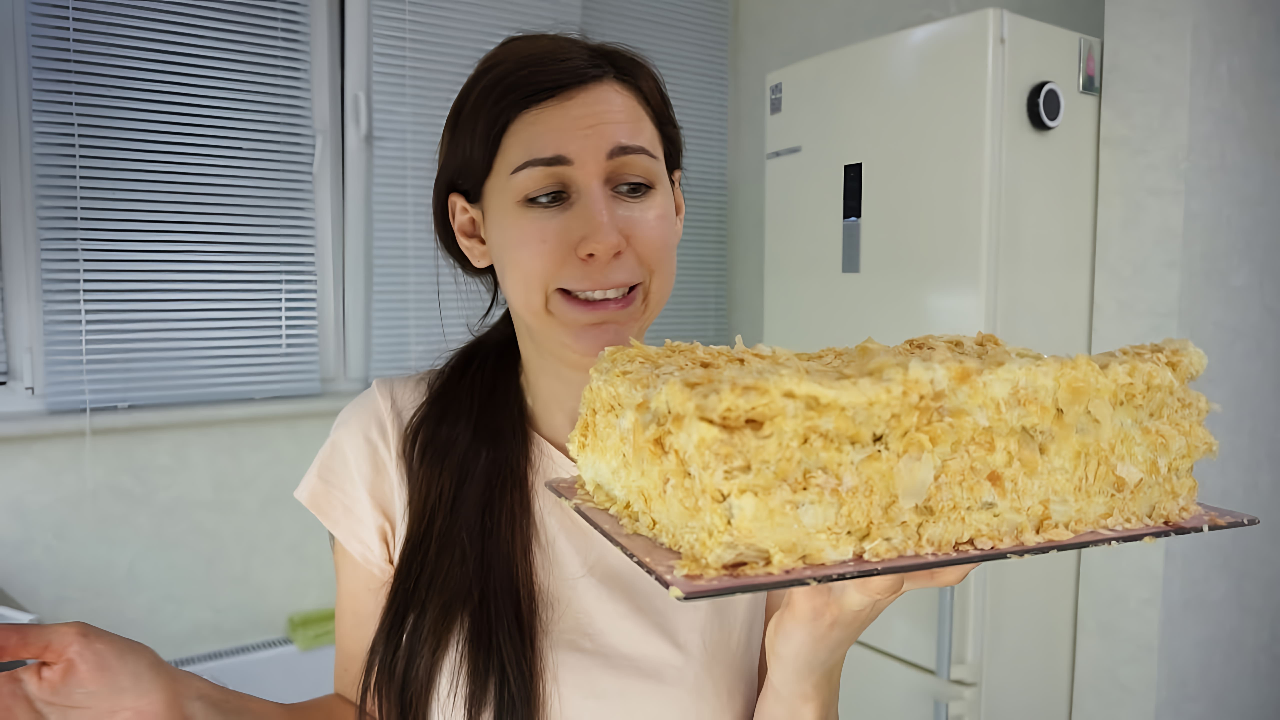 В этом видео демонстрируется рецепт быстрого и вкусного торта на Новый год