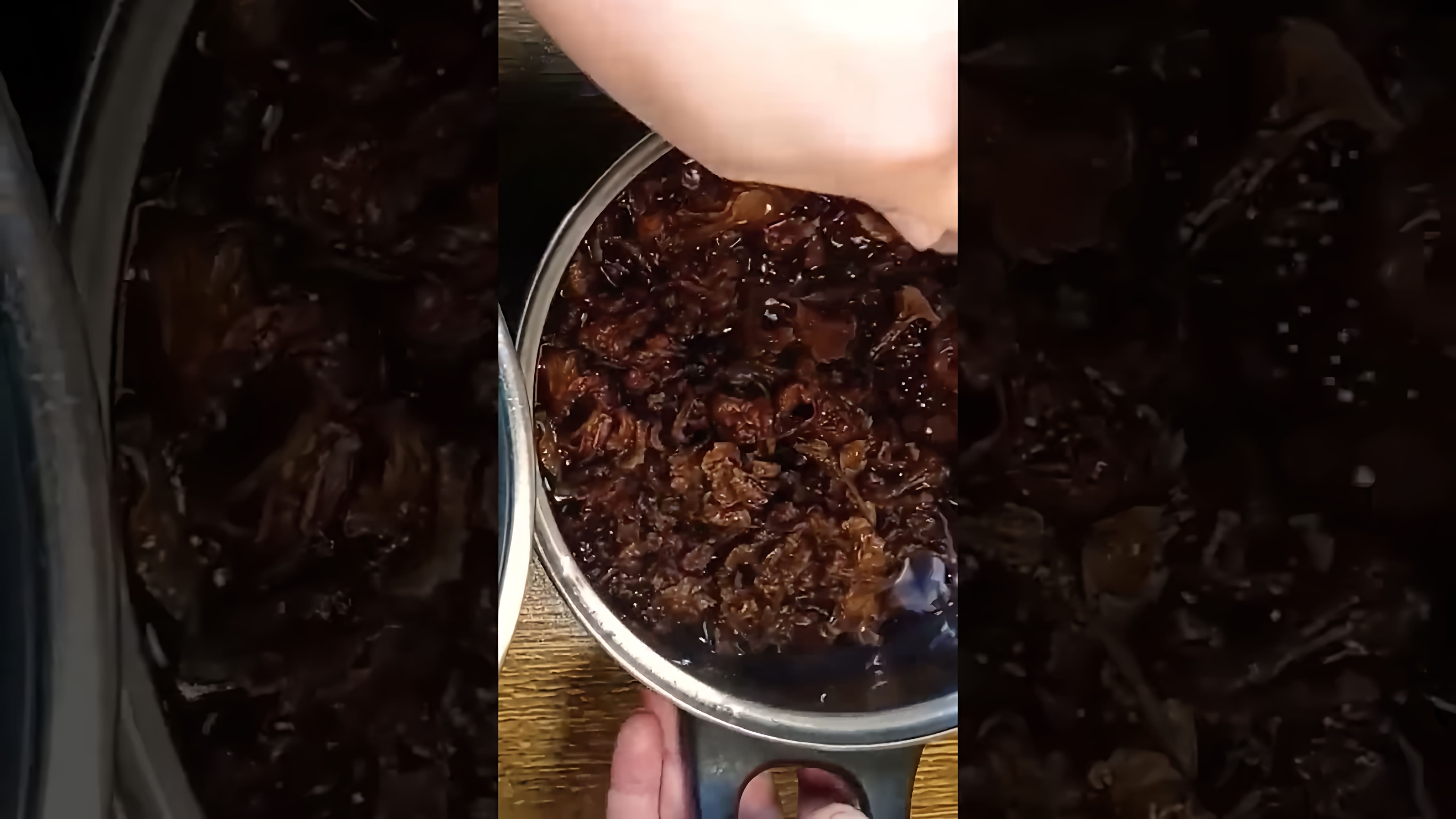 В этом видео-ролике рассказывается о том, как подготовить сухие грибы к варке