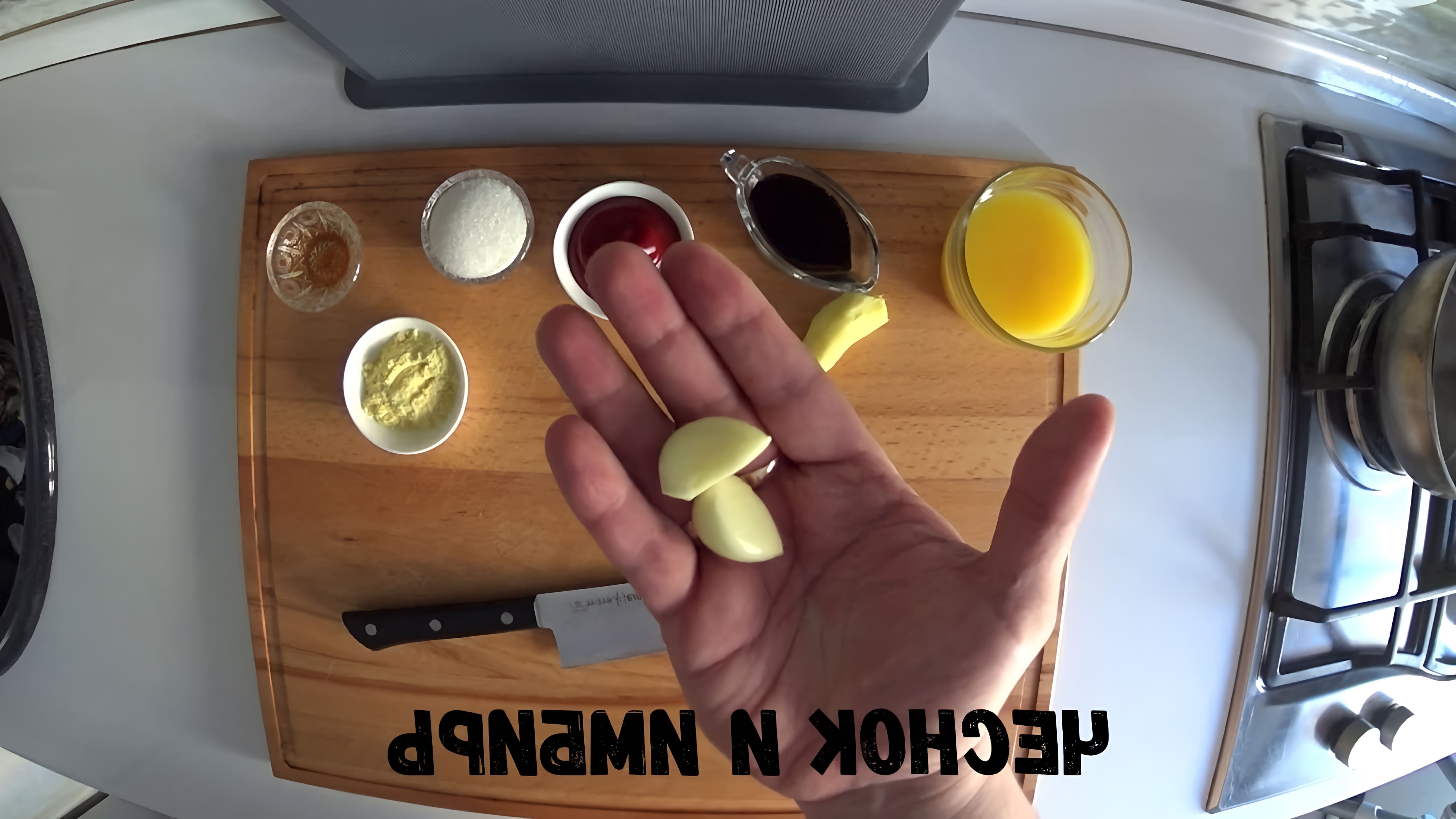 В этом видео-ролике показан процесс приготовления лангустин (креветок) в кляре с кисло-сладким соусом
