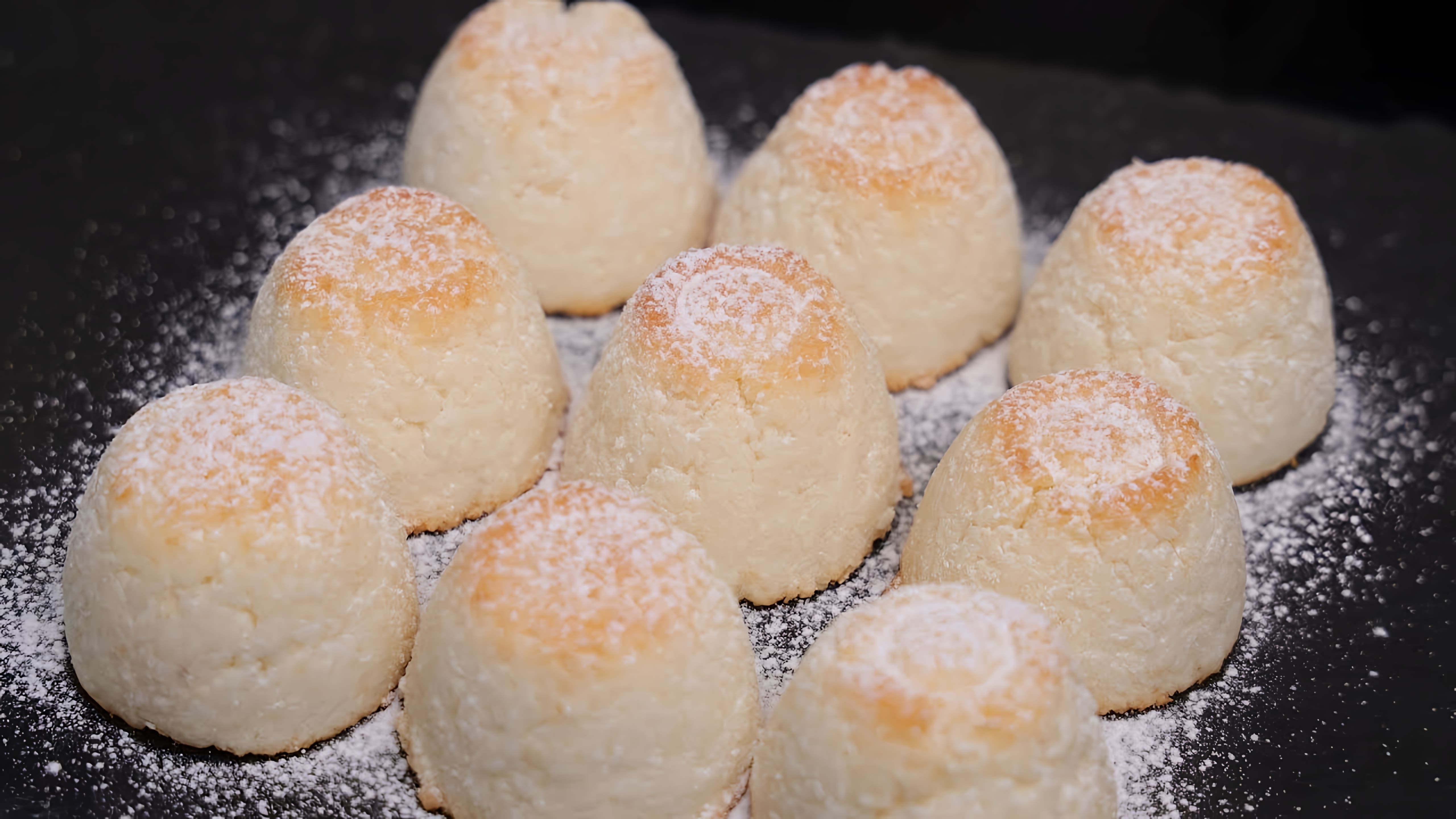 В этом видео демонстрируется рецепт приготовления кокосовых печенек без муки и масла