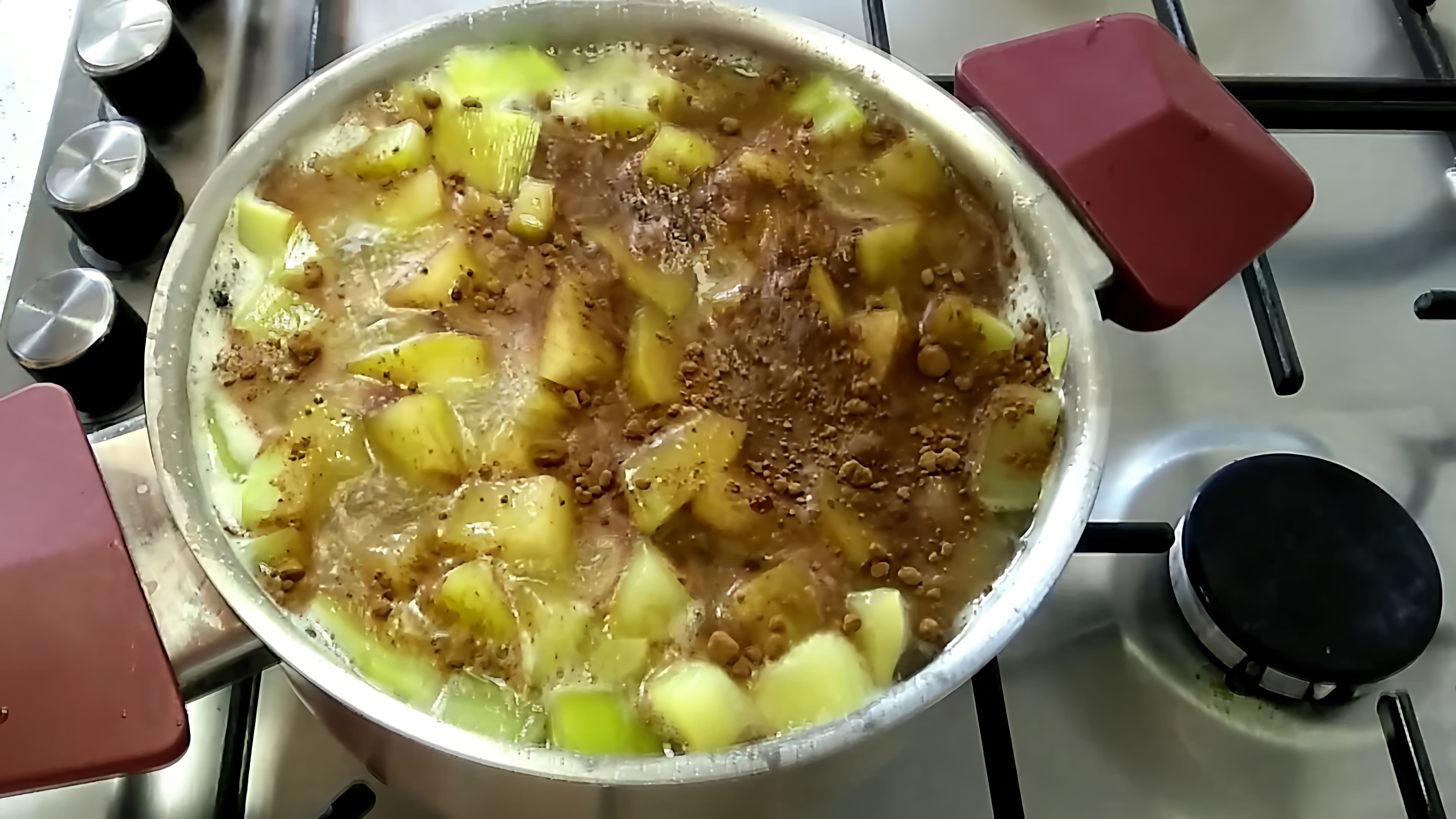 В этом видео-ролике показан процесс приготовления кабачков в сиропе, которые называются &quot;Сибирский ананас&quot;
