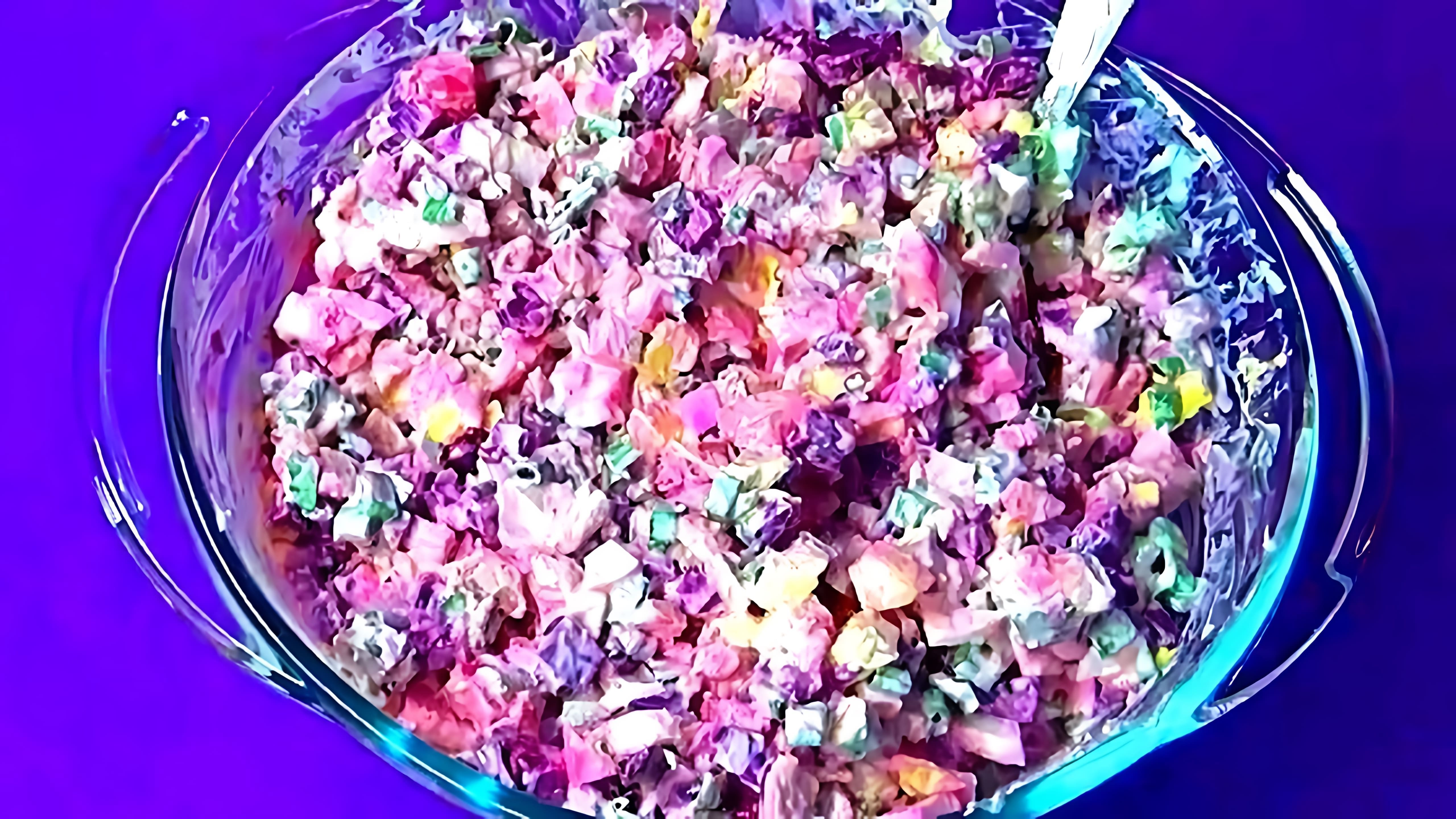 В этом видео Ирина Воловик показывает, как приготовить салат "Ленивая шуба"