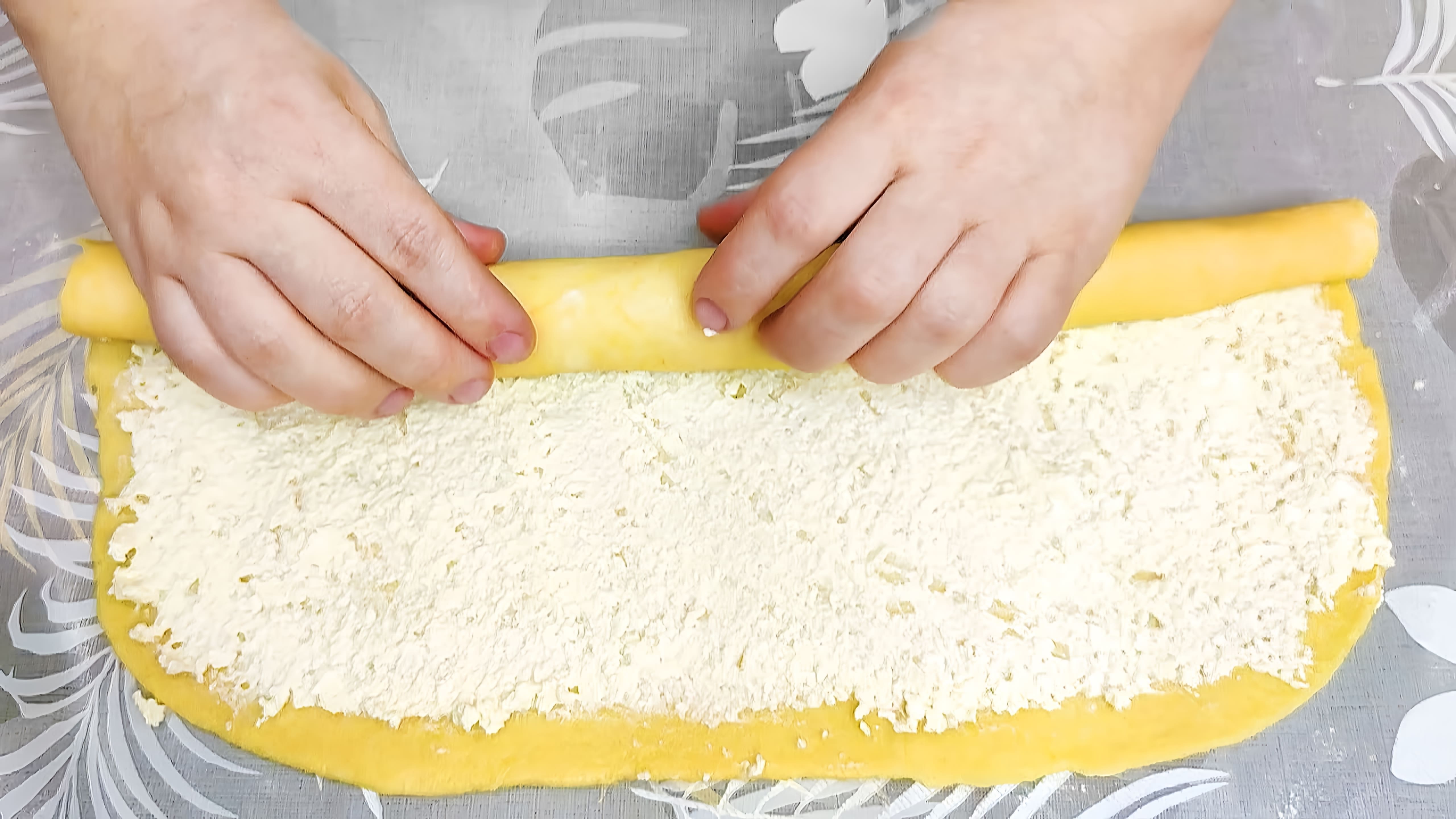 В этом видео-ролике рассказывается о простом и вкусном рецепте творожного печенья, который можно приготовить дома