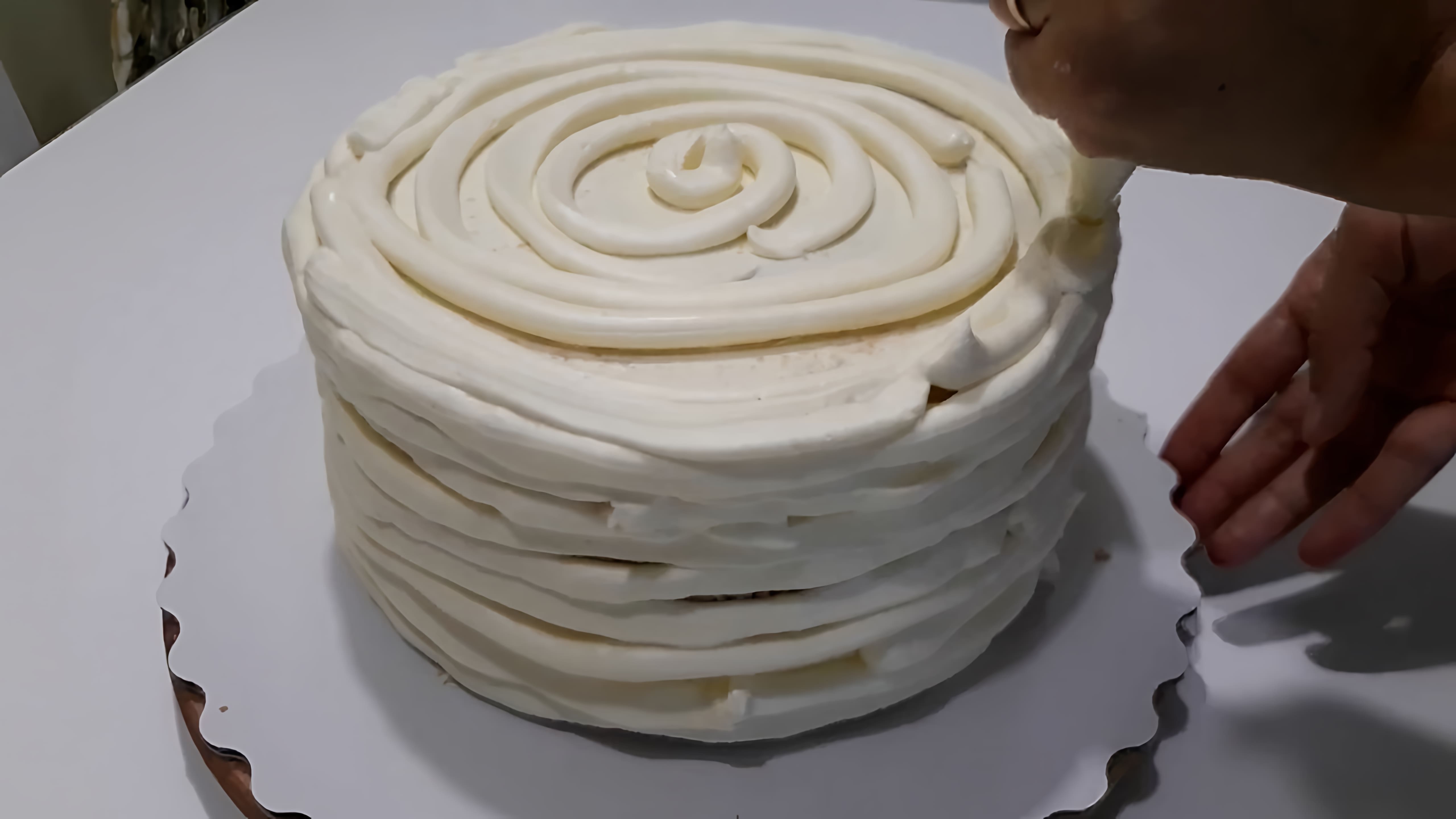 В этом видео показано, как приготовить крем чиз для выравнивания торта
