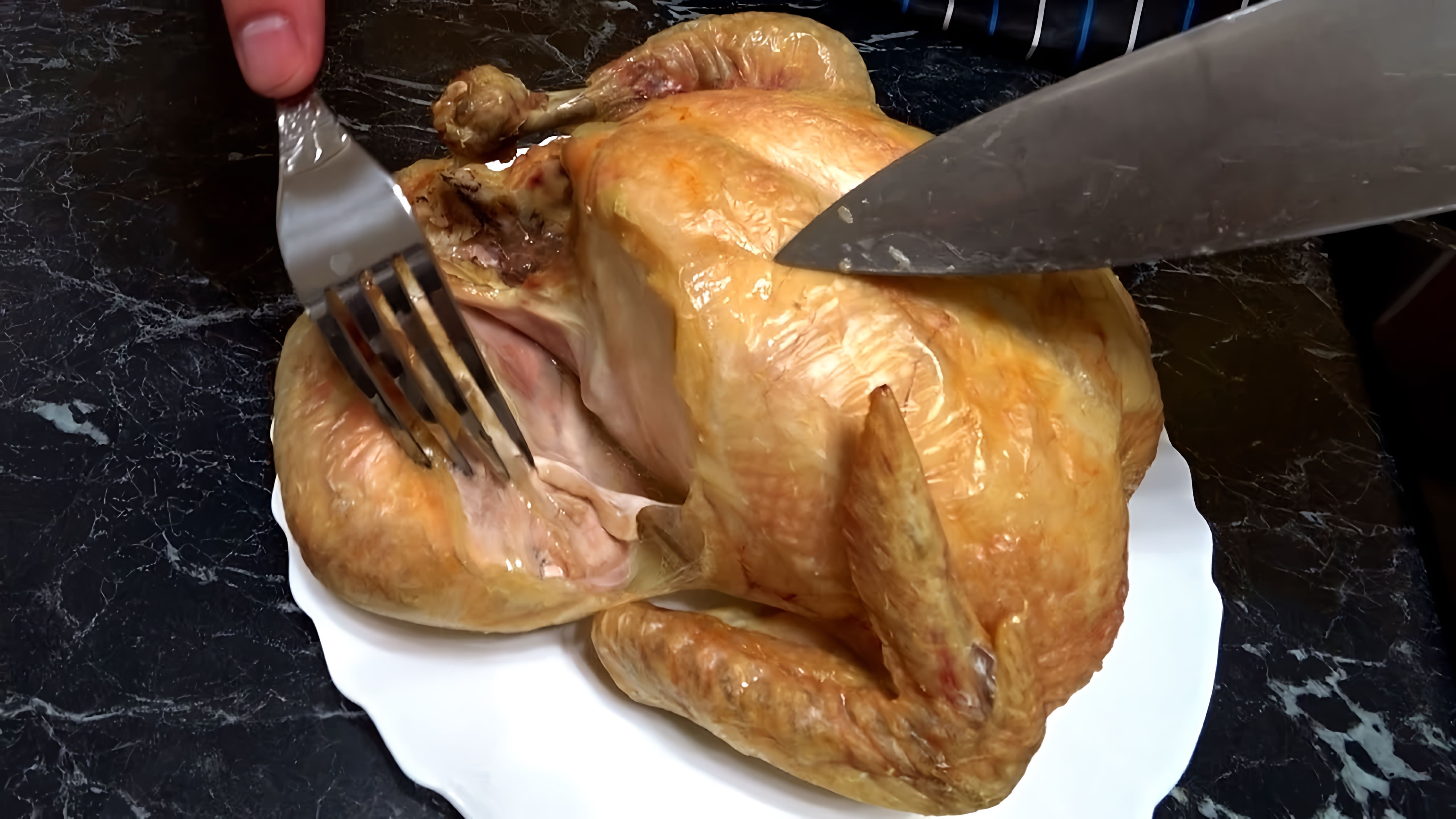 В этом видео демонстрируется простой и вкусный рецепт приготовления курицы на соли в духовке
