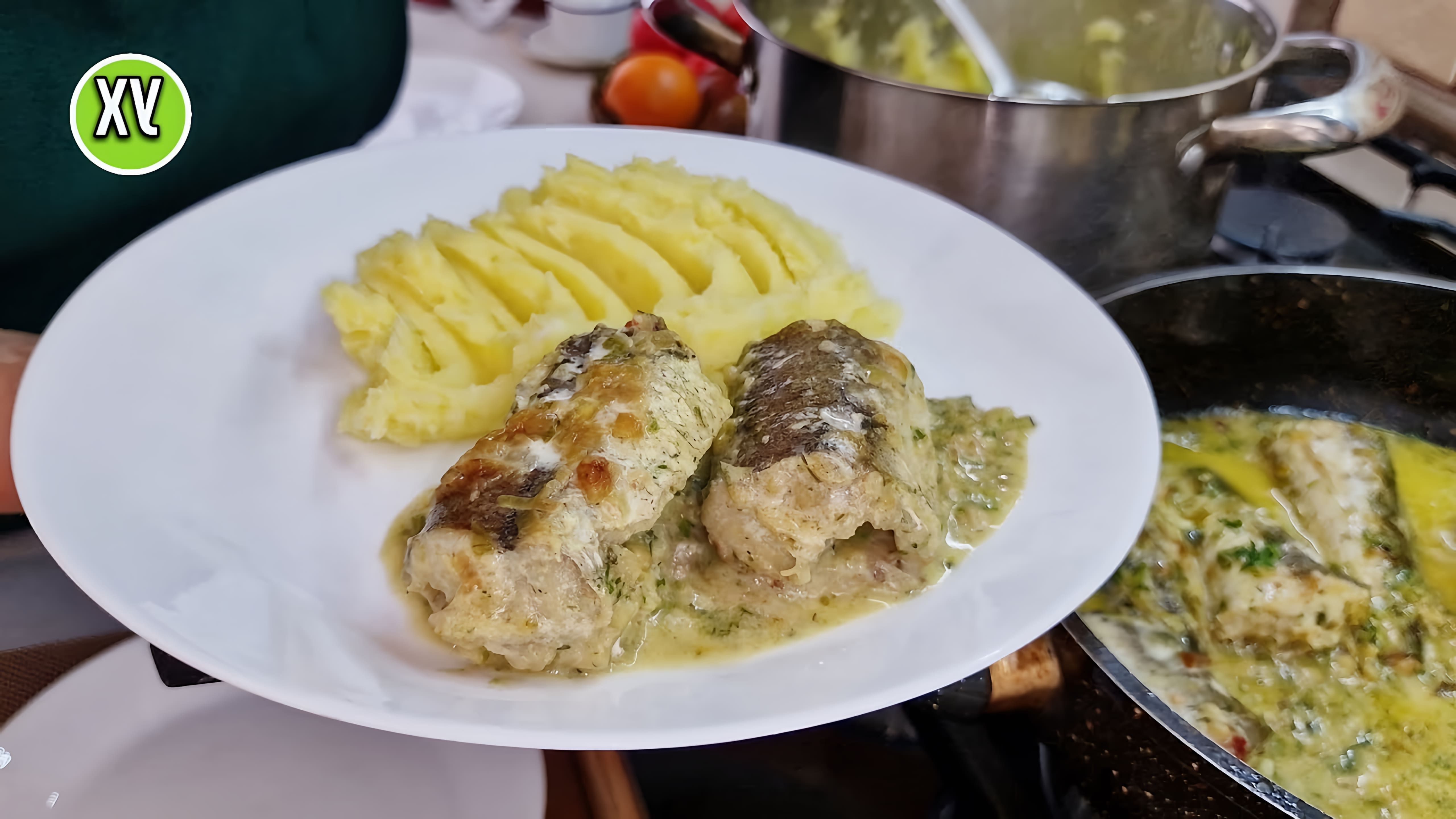 Видео рецепт еврейского рыбного блюда, которое включает в себя приготовление филе рыбы на плите с карамелизованным луком