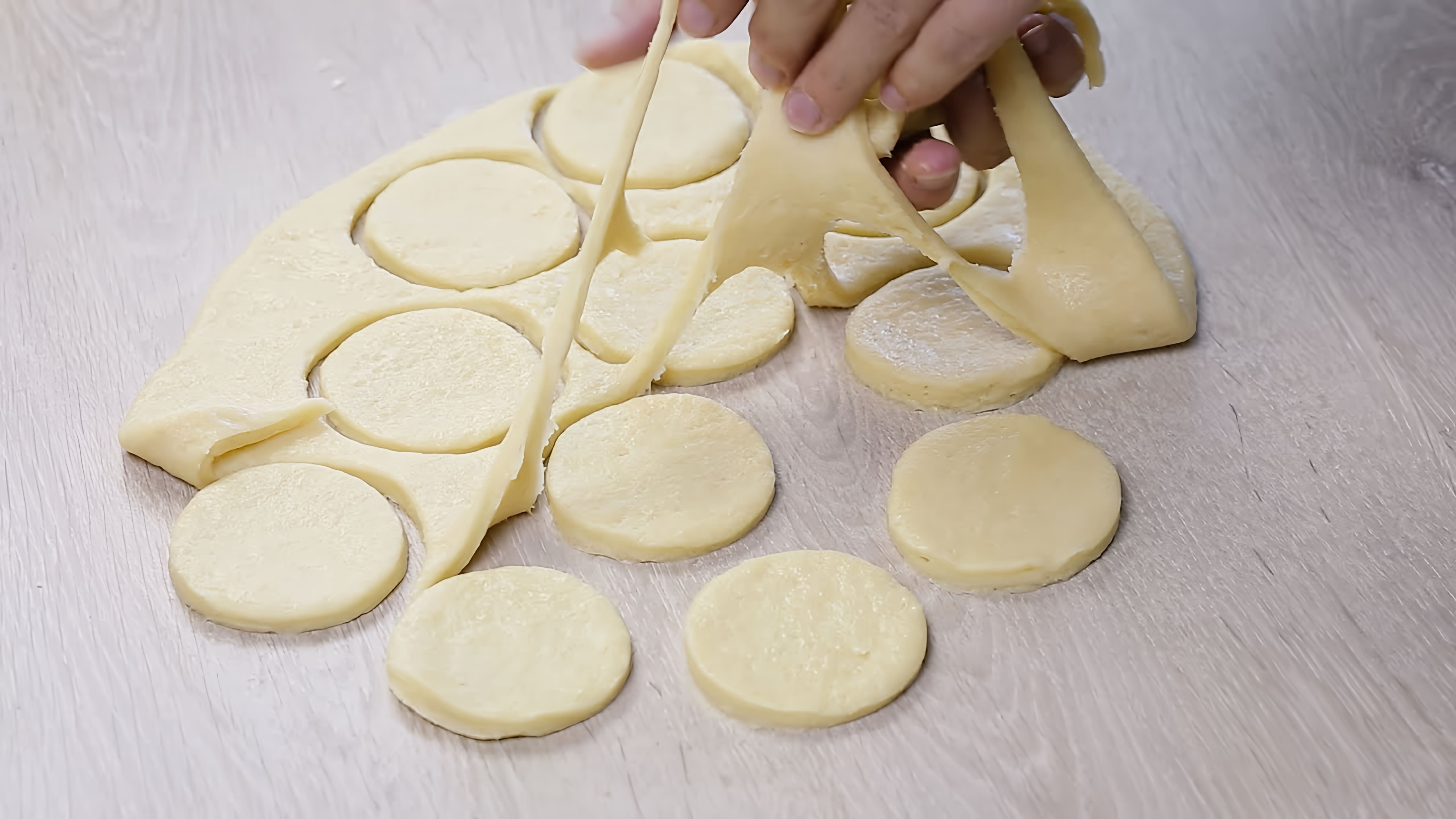 В этом видео-ролике вы увидите, как приготовить быстрое печенье без использования духовки