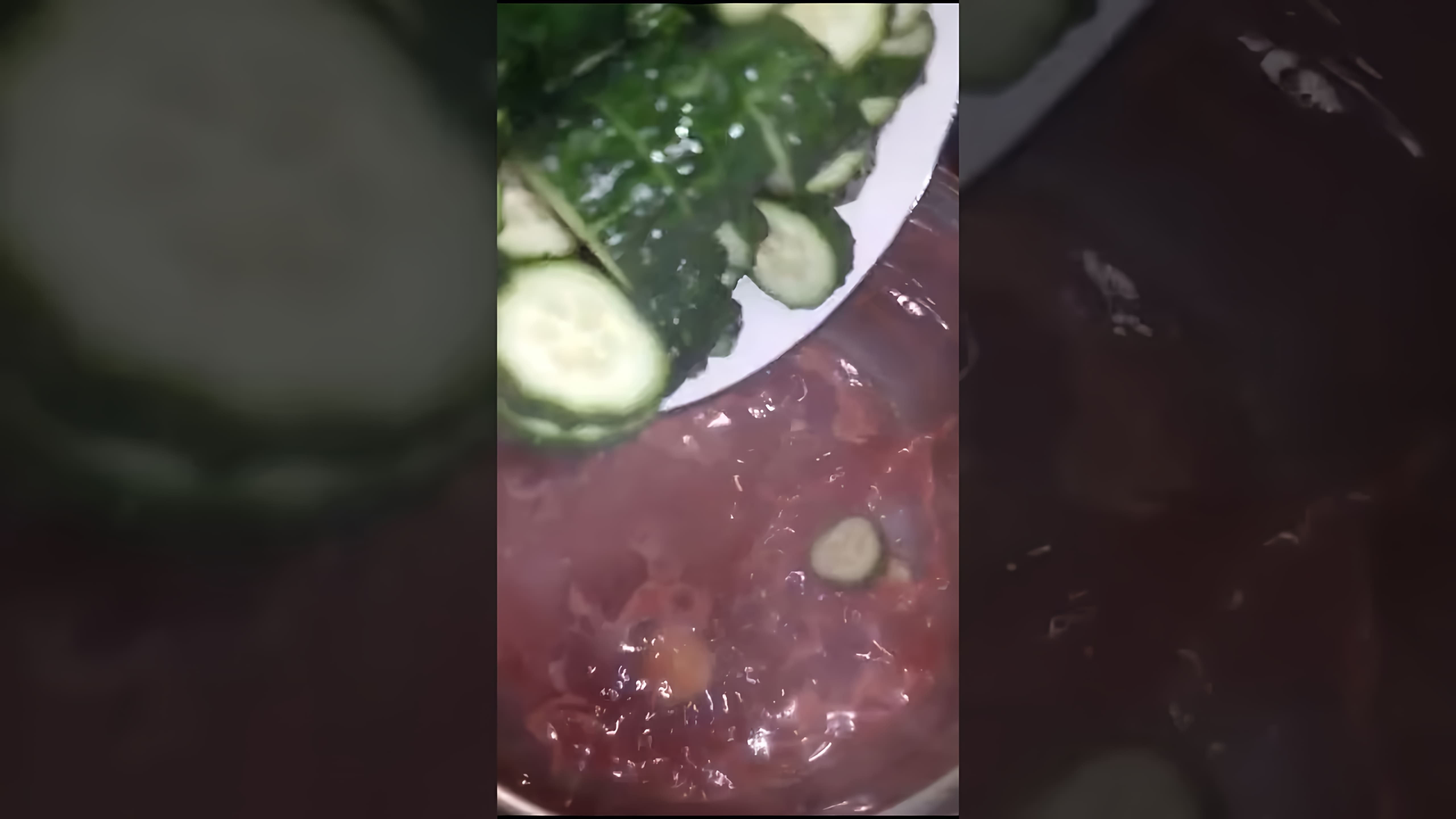 В этом видео-ролике вы увидите, как приготовить необыкновенно вкусный салат из огурцов на зиму под названием "Простой"