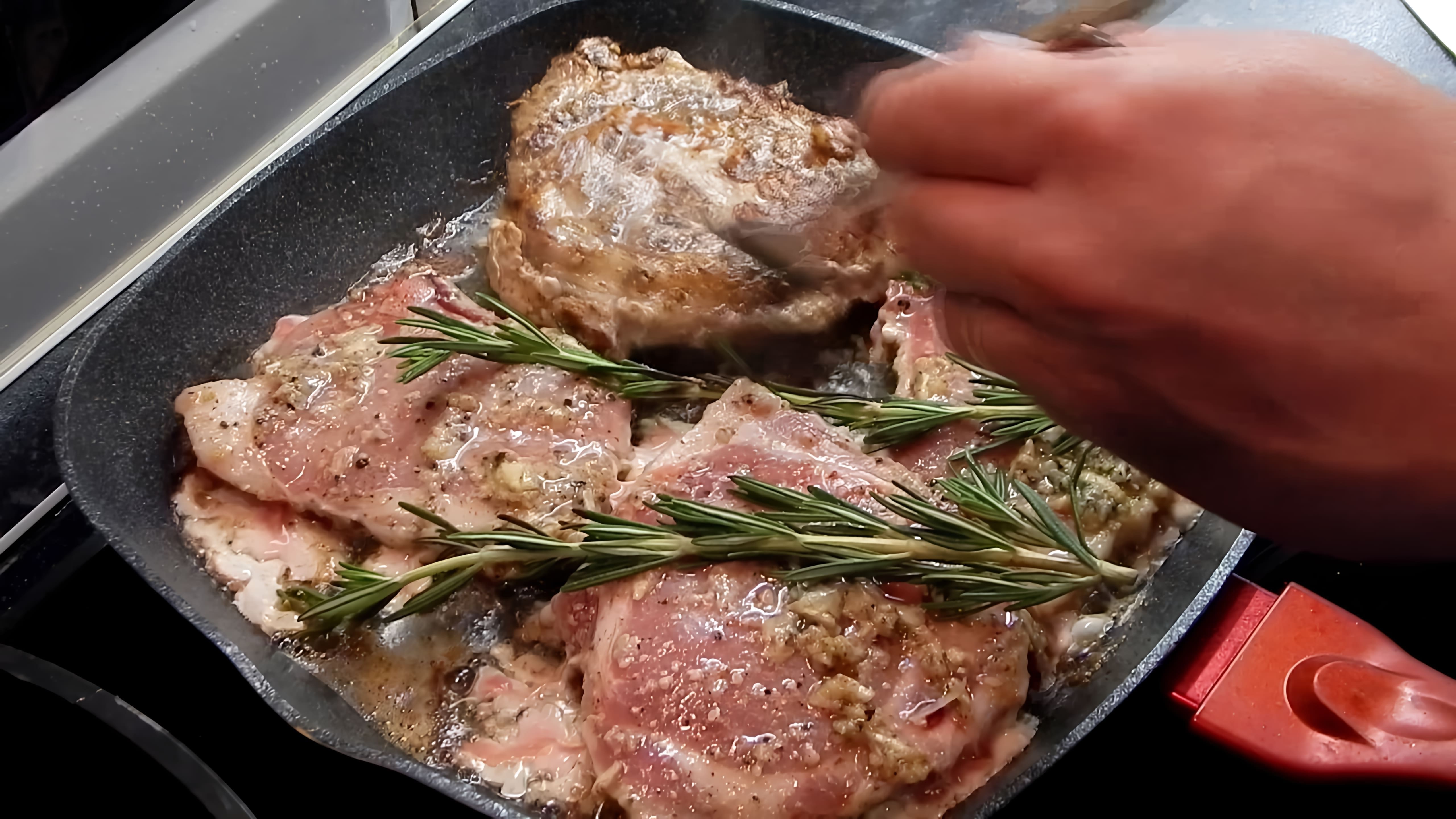 В этом видео-ролике вы увидите, как приготовить вкусный и ароматный стейк из свинины с брусничным соусом