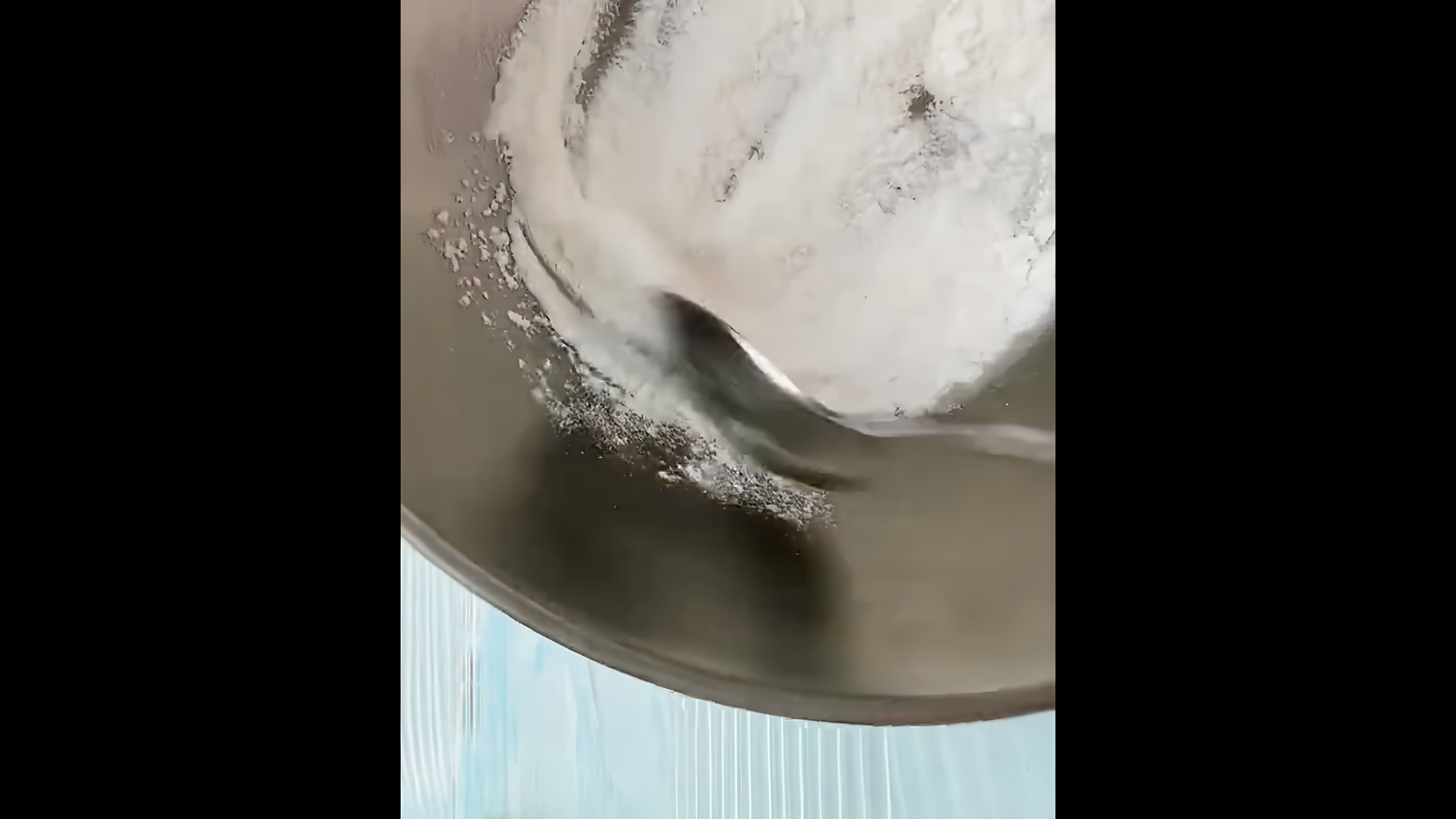 В этом видео-ролике вы увидите, как приготовить кальмара в кляре