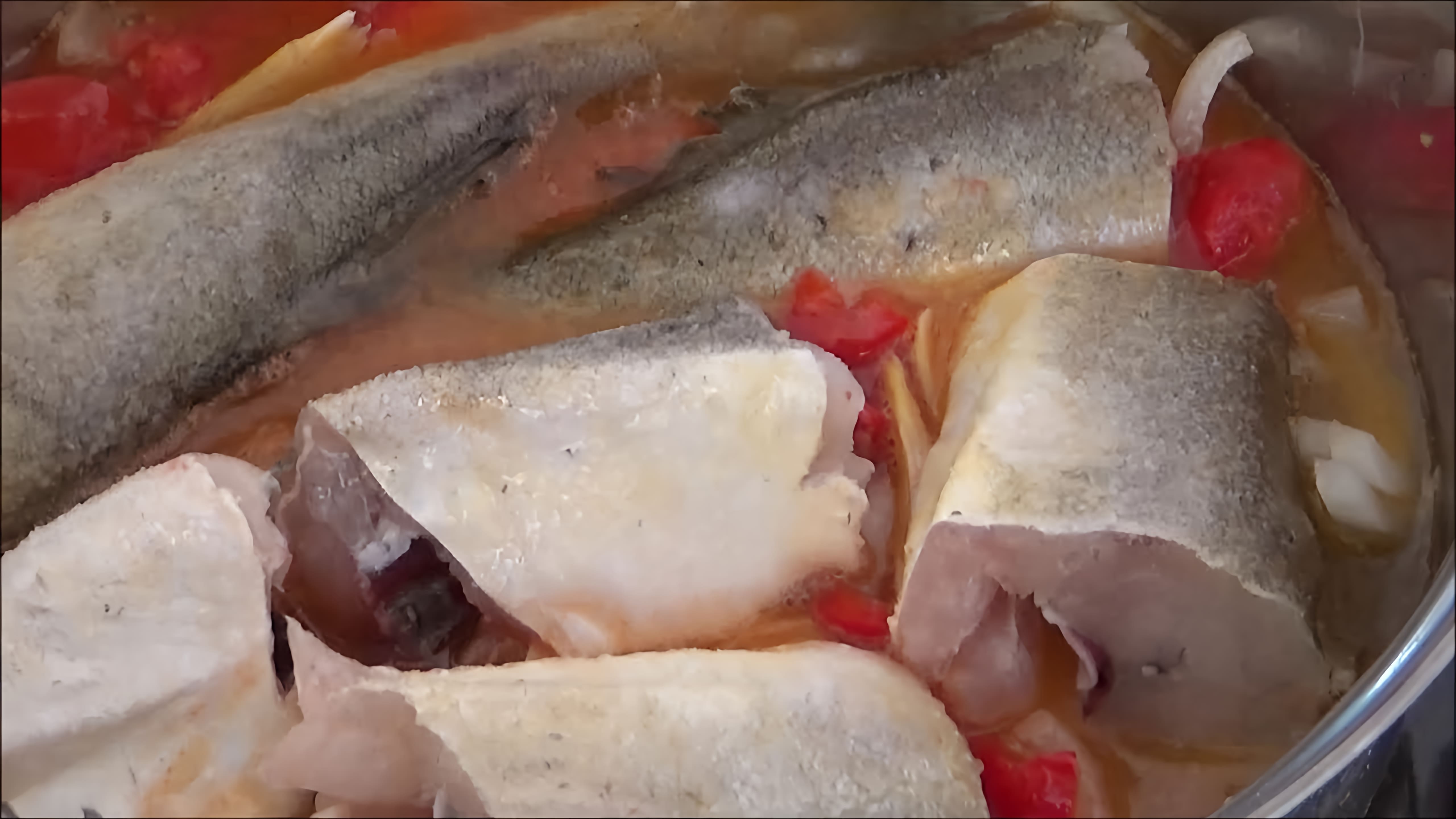В этом видео демонстрируется процесс приготовления наваги - рыбы с очень нежным и вкусным мясом