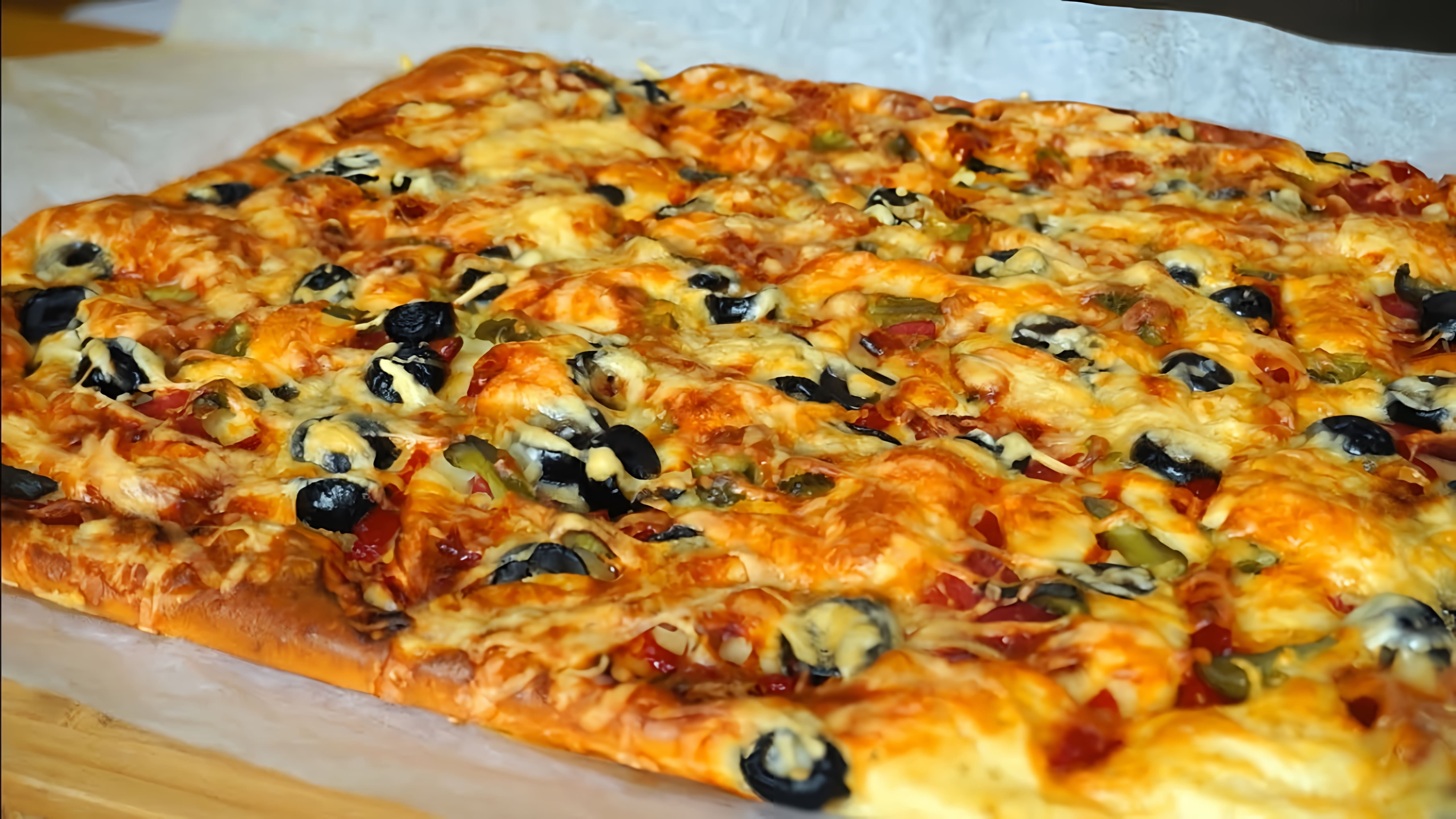 В этом видео Анастасия делится простым рецептом пиццы, который не требует раскатывания теста