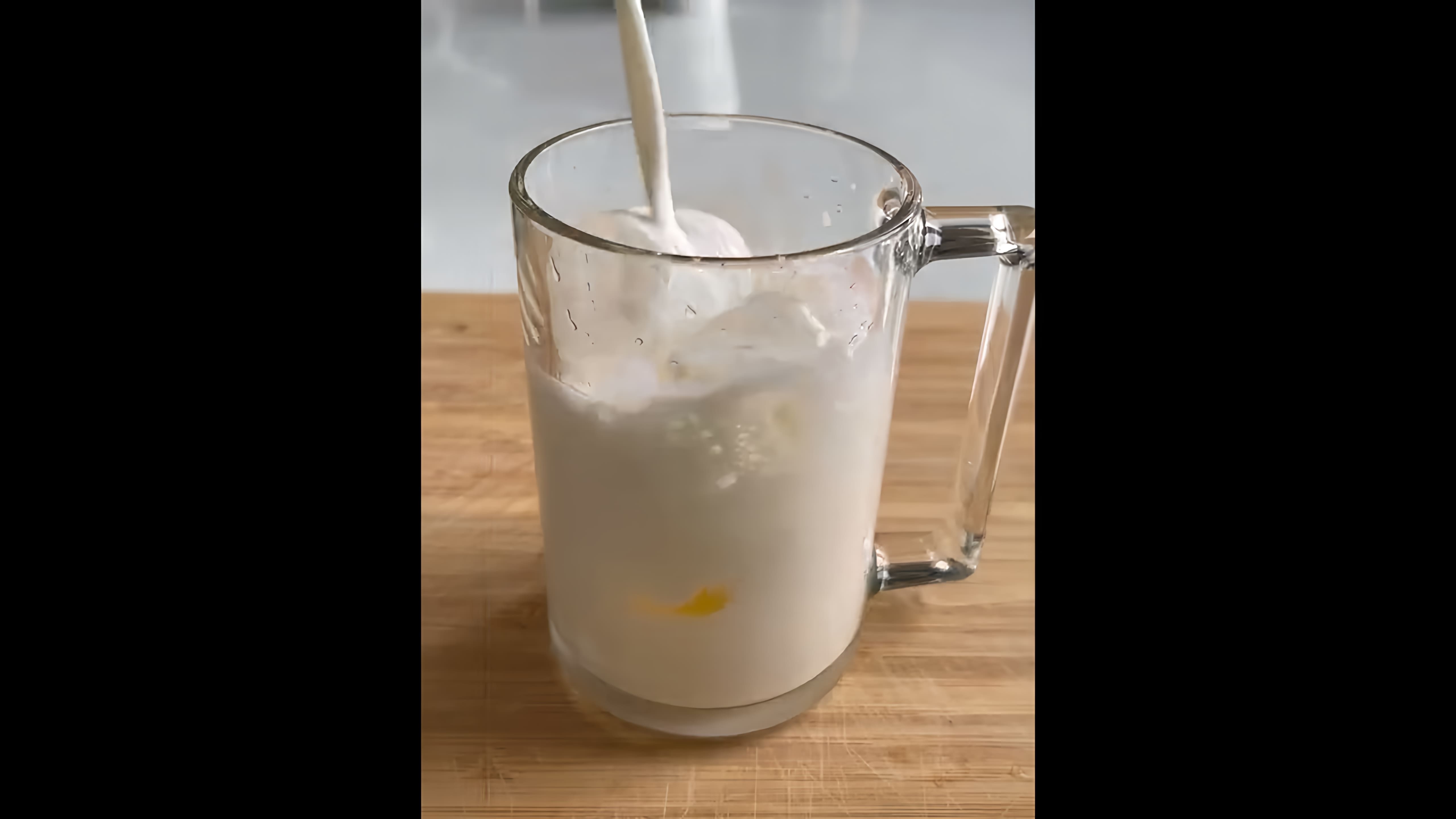 В этом видео-ролике рассказывается о том, как приготовить вкусный и освежающий кофе со льдом