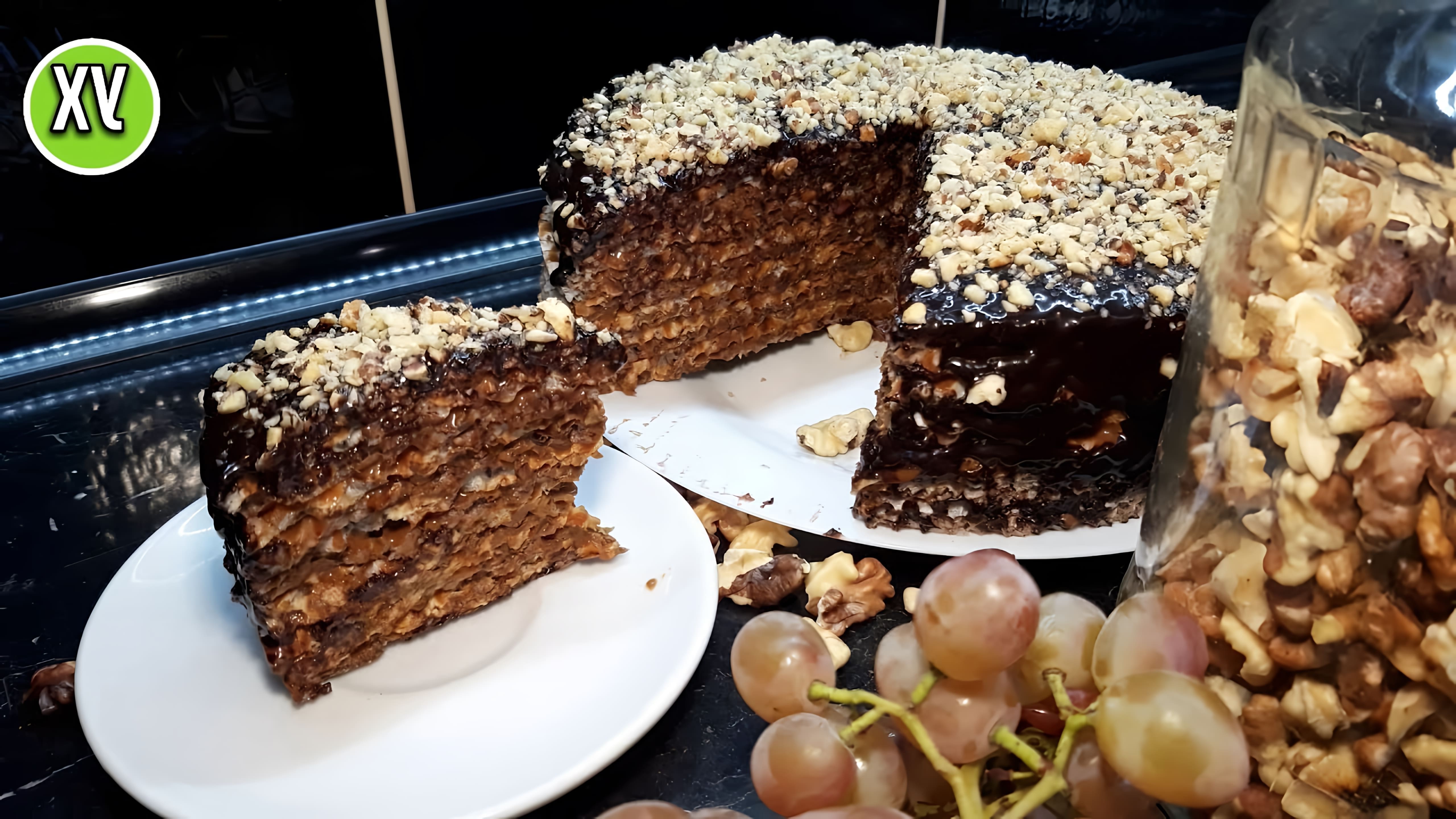 В этом видео демонстрируется рецепт приготовления вафельного торта с уникальной шоколадной глазурью