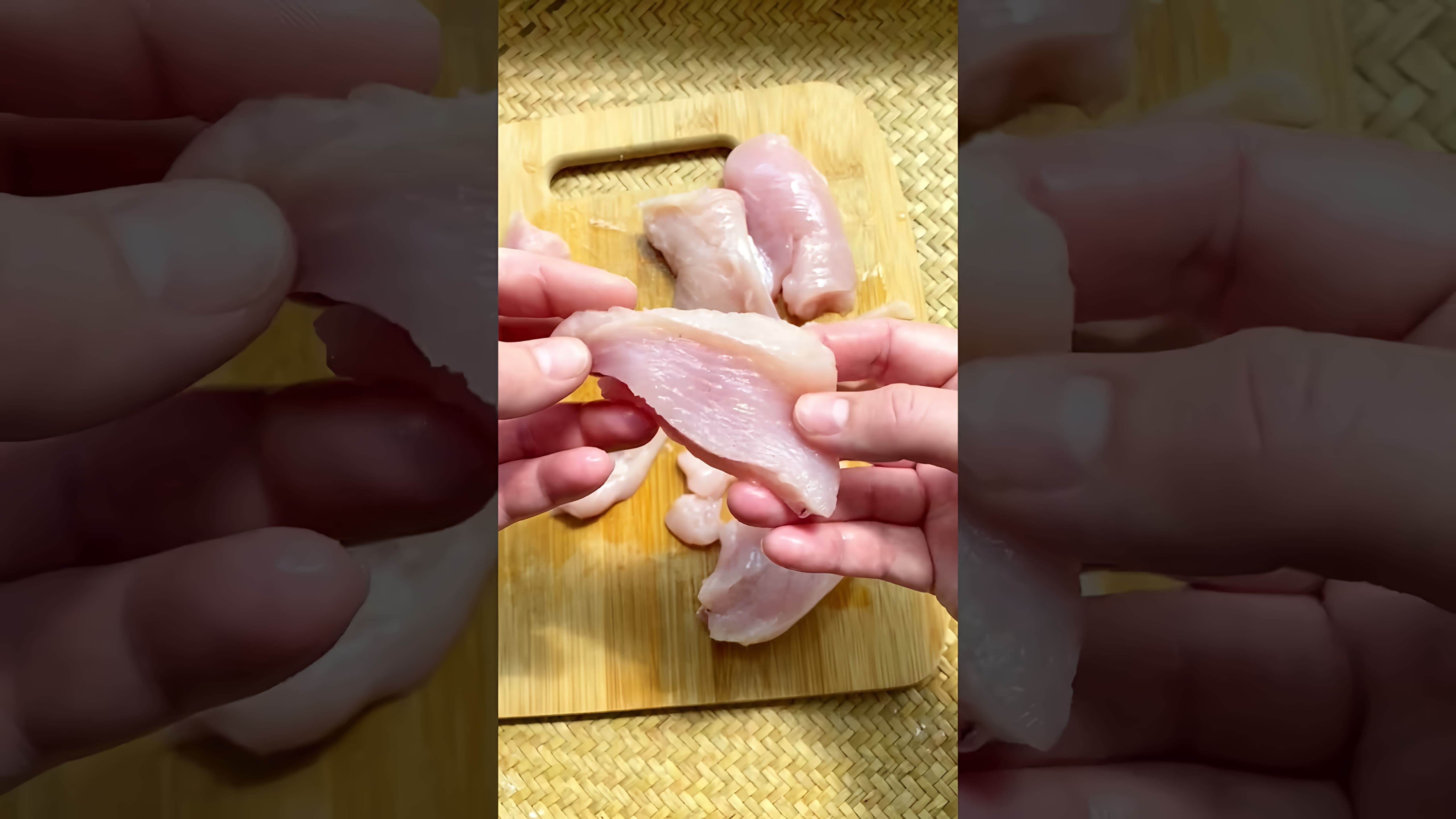 В этом видео демонстрируется простой и быстрый способ приготовления курицы в кляре