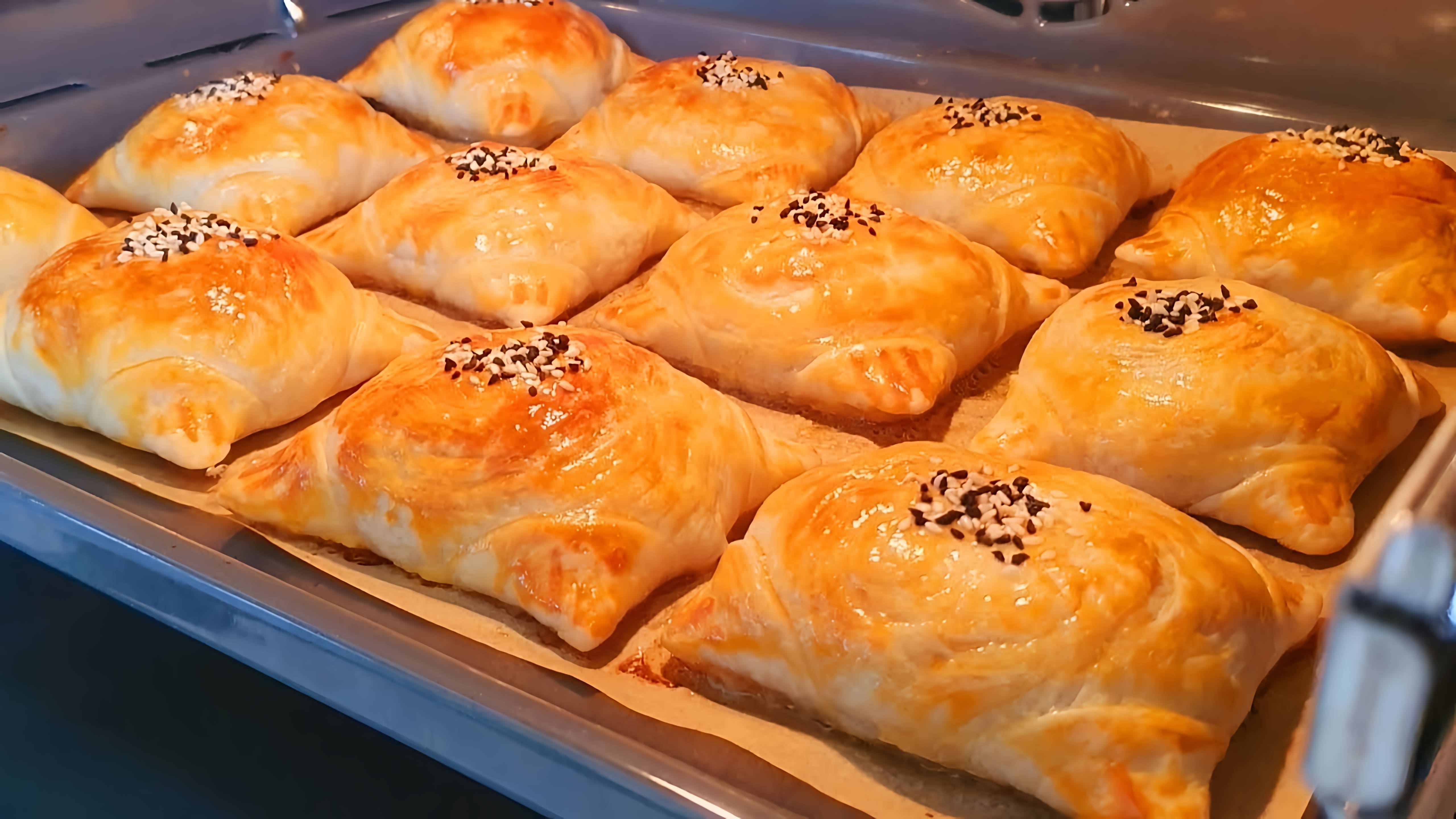 В этом видео демонстрируется процесс приготовления пазанды - традиционного узбекского блюда