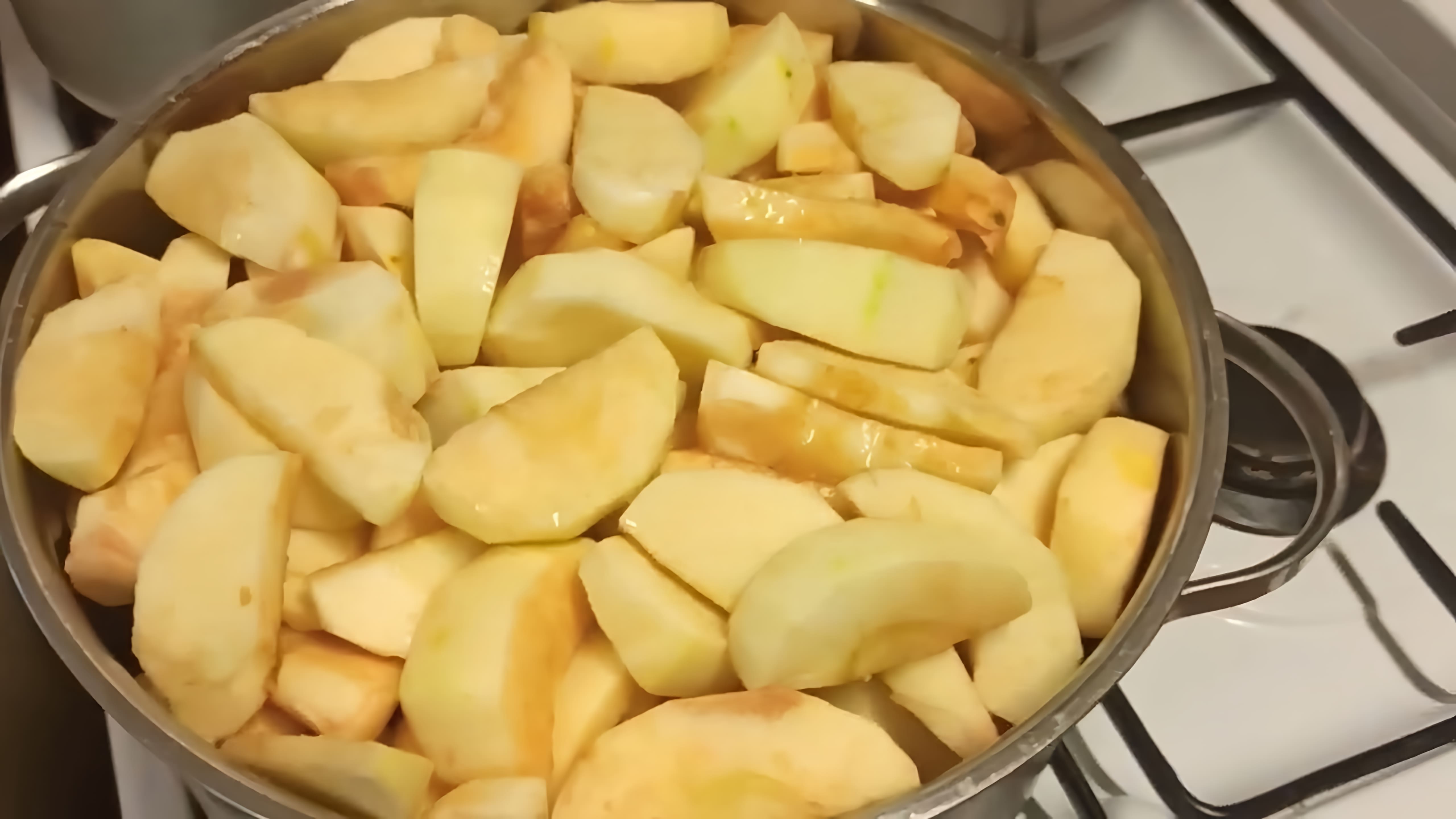 В этом видео бабушка Галя показывает, как приготовить яблочное повидло