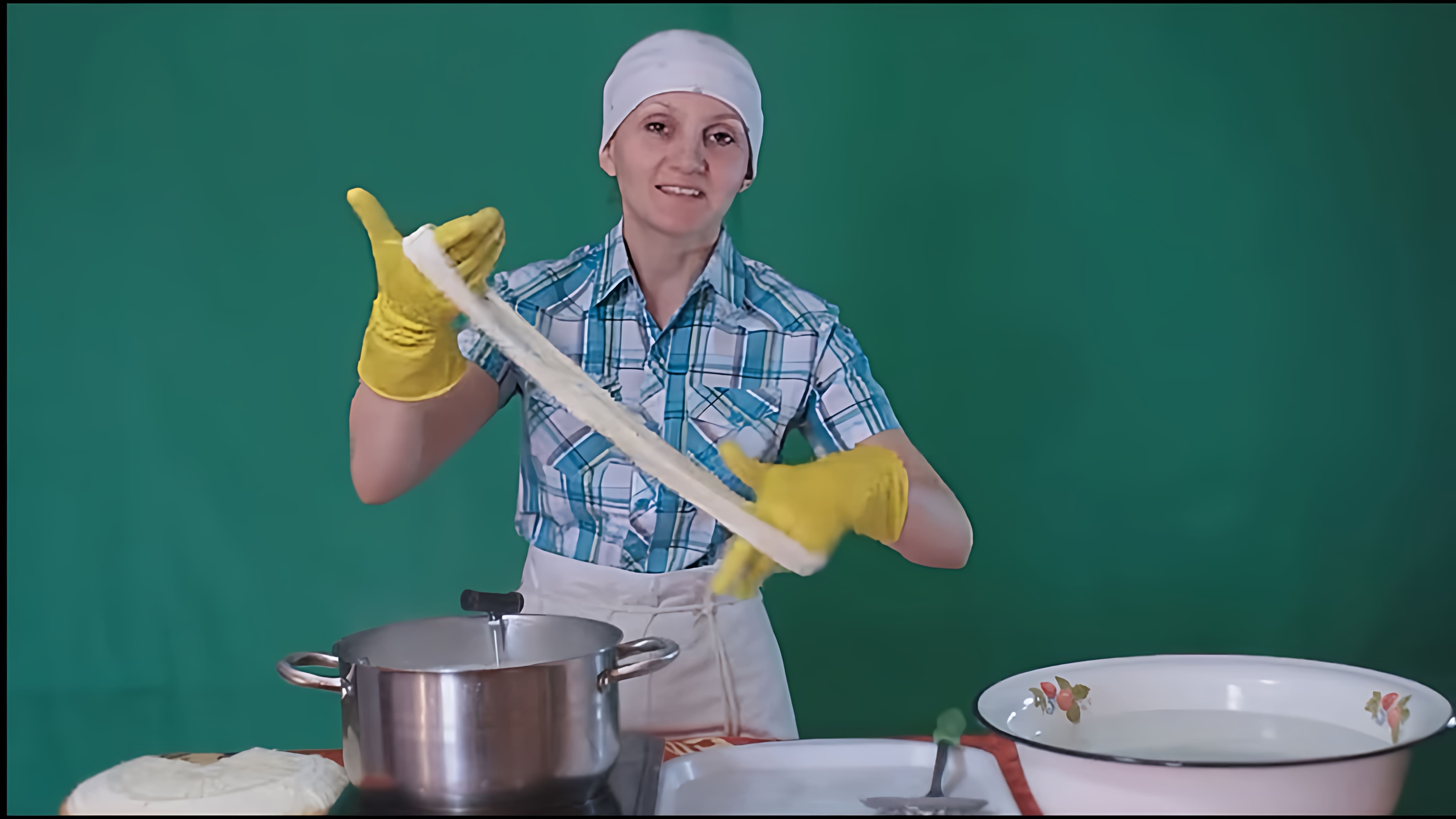 В этом видео Ольга Елисеева показывает, как приготовить сыр "Косичка" в домашних условиях