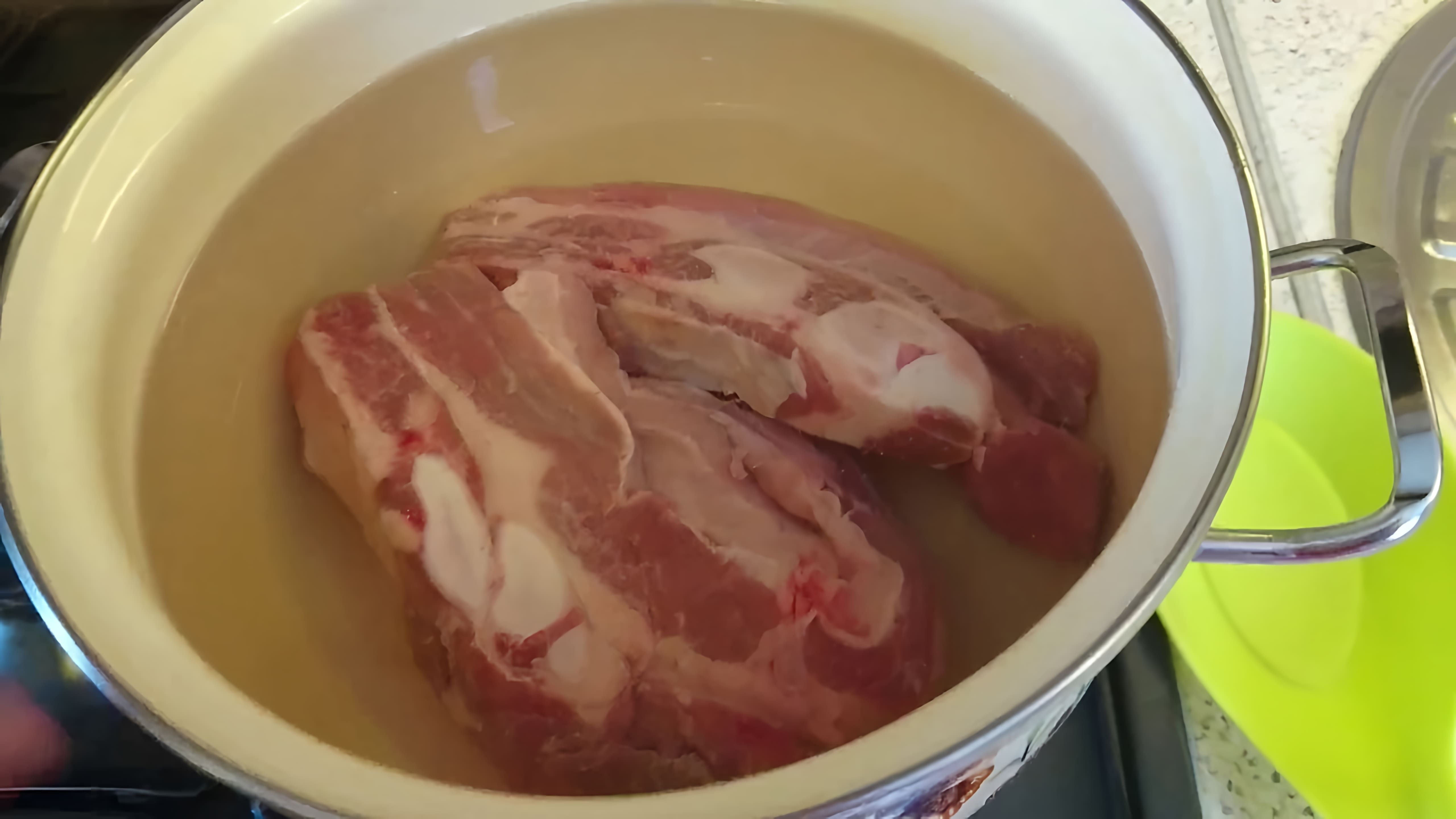 В этом видео демонстрируется рецепт приготовления супа под названием "Шурпа"