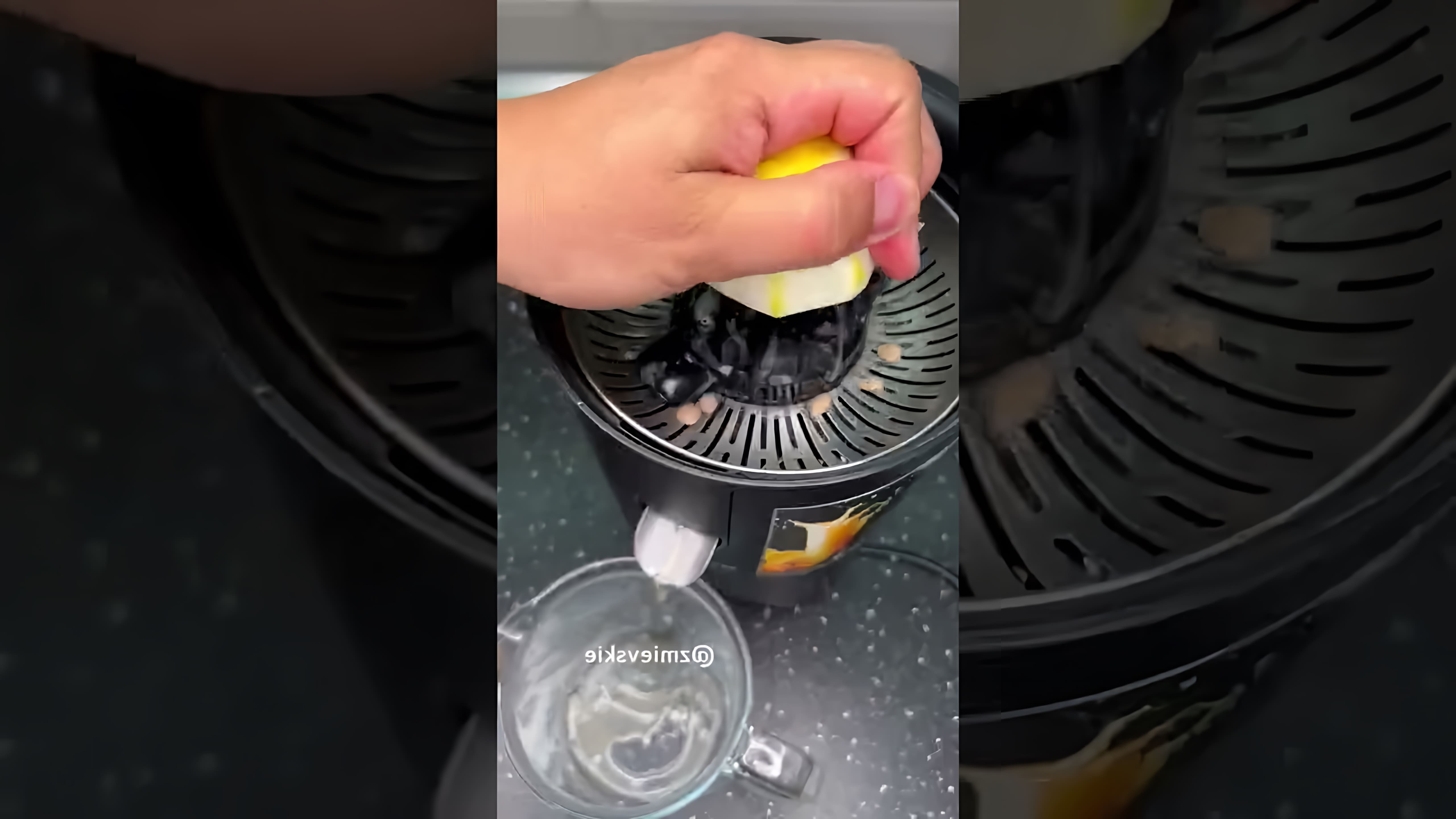 В этом видео-ролике вы увидите, как приготовить освежающий домашний лимонад