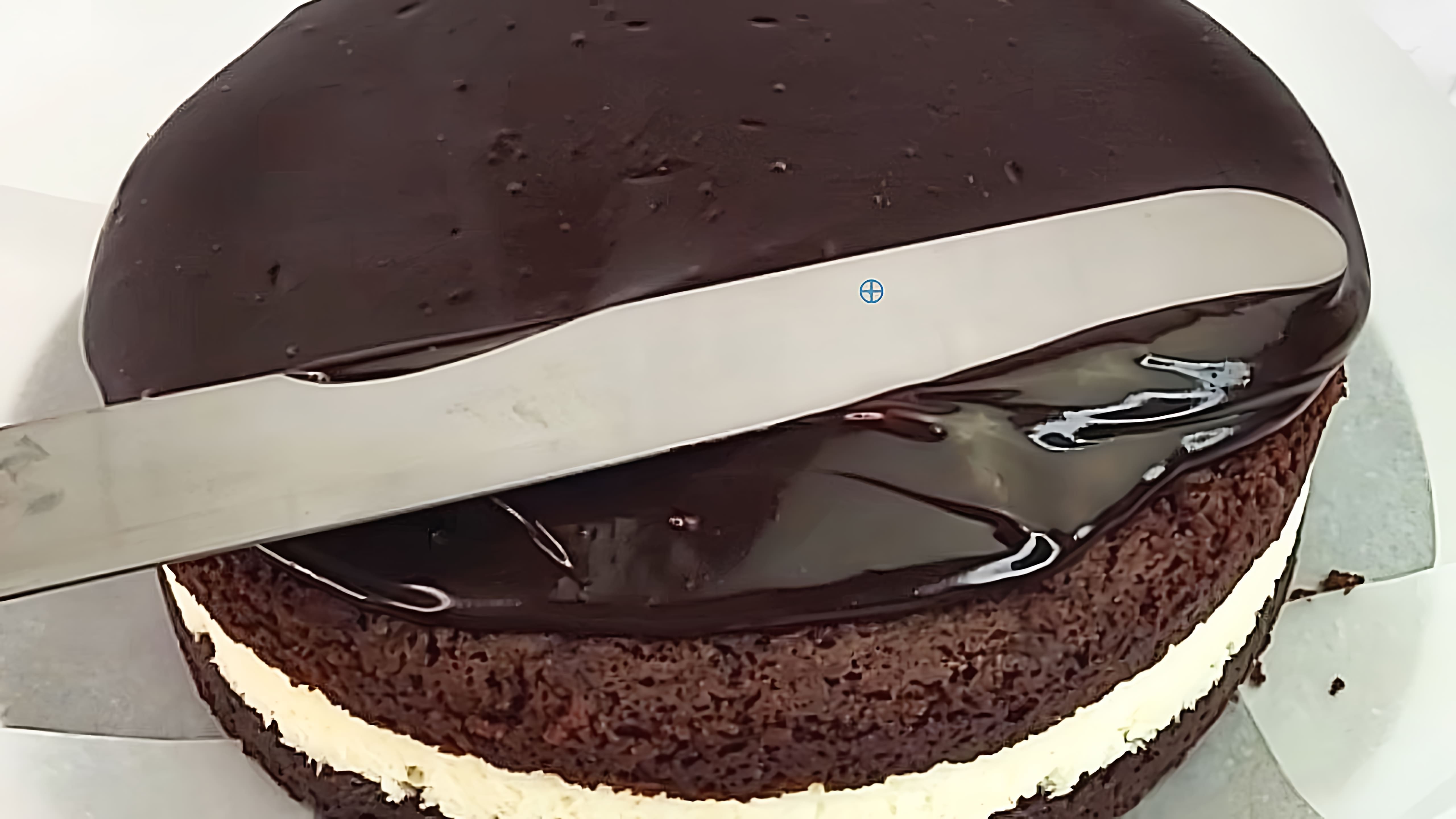 Видео как быстро и легко приготовить очень бюджетную шоколадную глазурь для тортов, пирогов и других выпечных изделий