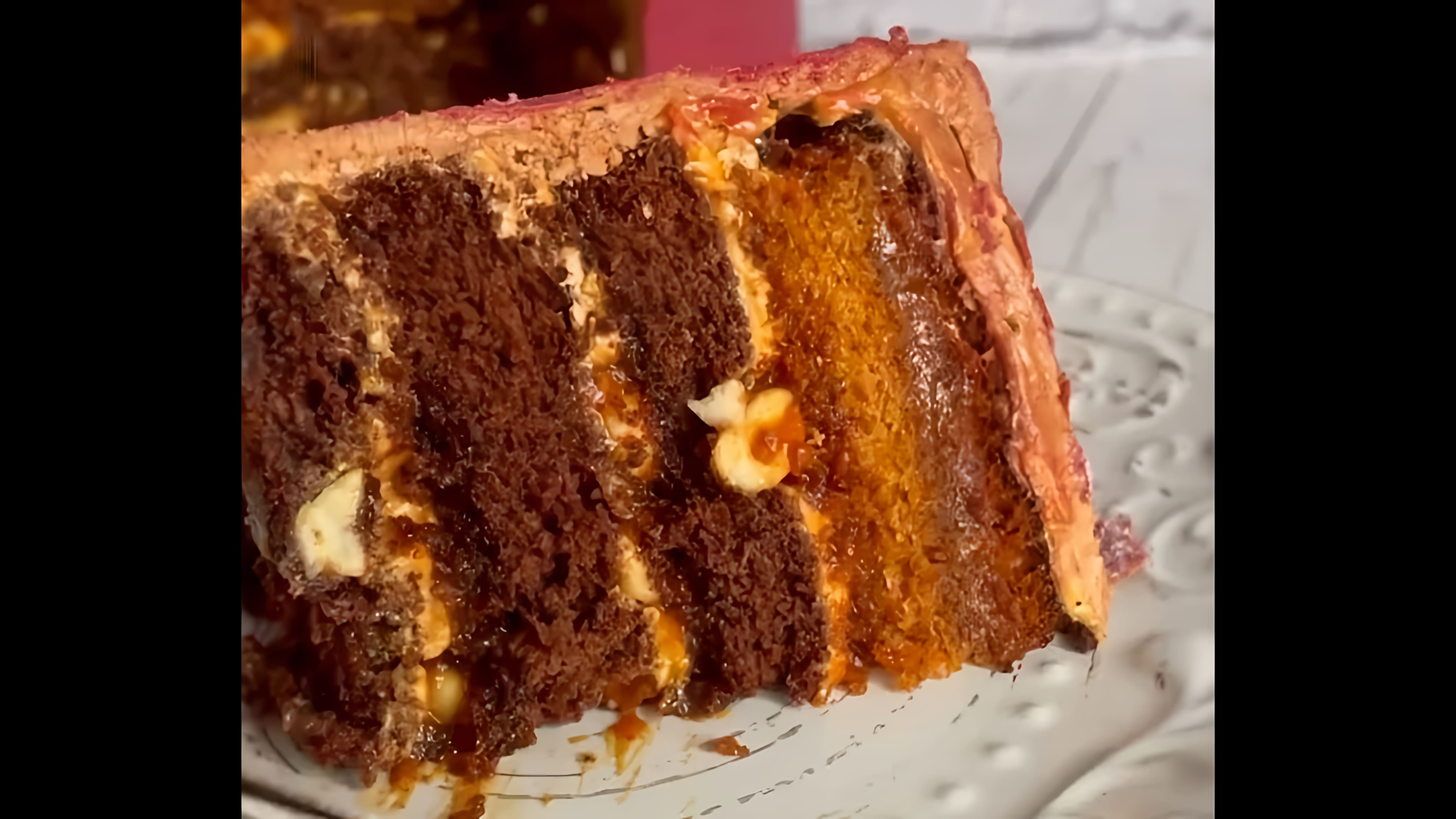 В этом видео демонстрируется рецепт шоколадно-орехового торта с кремом из вареной сгущенки и масла